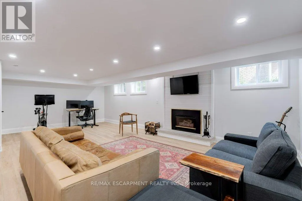 364 EAST SIDE CRESCENT