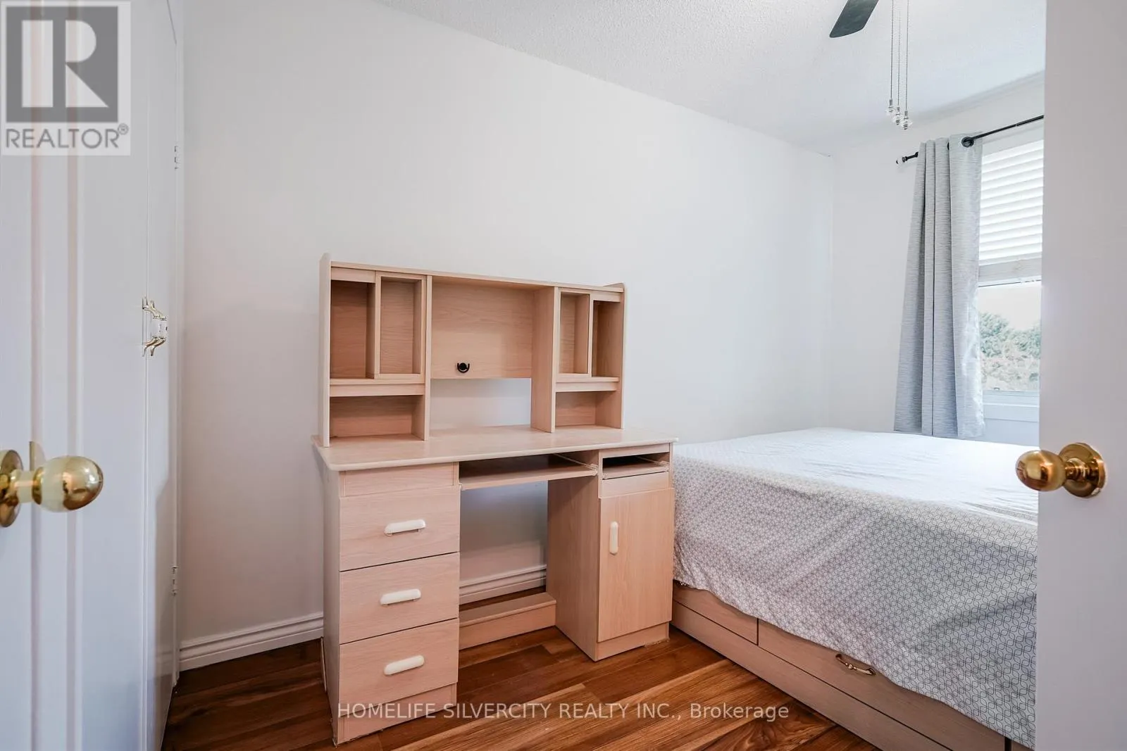 57 - 235 BRONTE STREET S