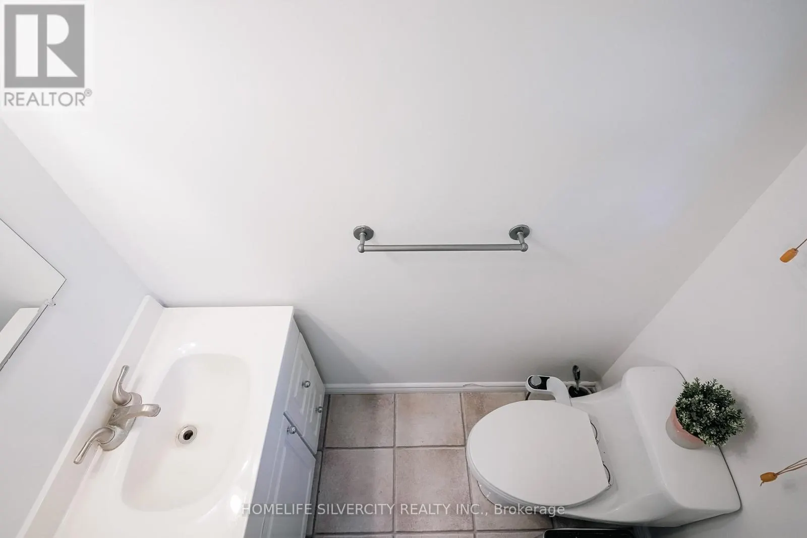 57 - 235 BRONTE STREET S