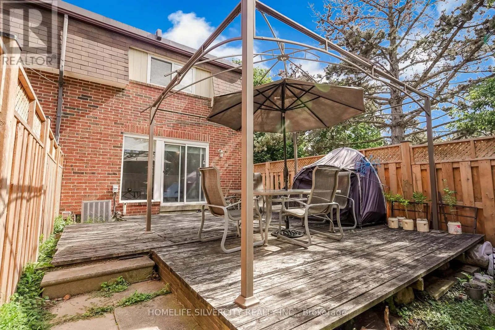 57 - 235 BRONTE STREET S