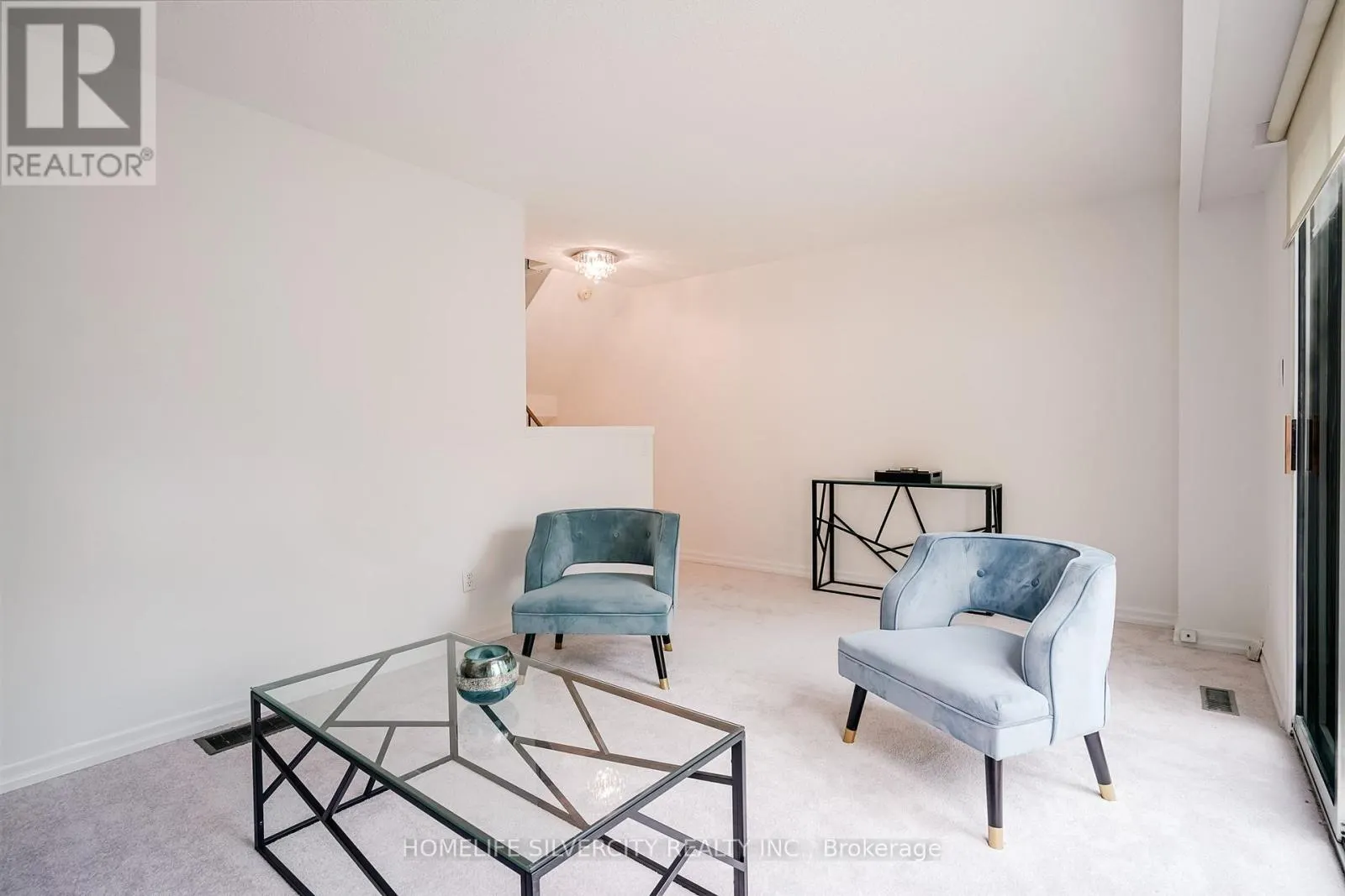 57 - 235 BRONTE STREET S