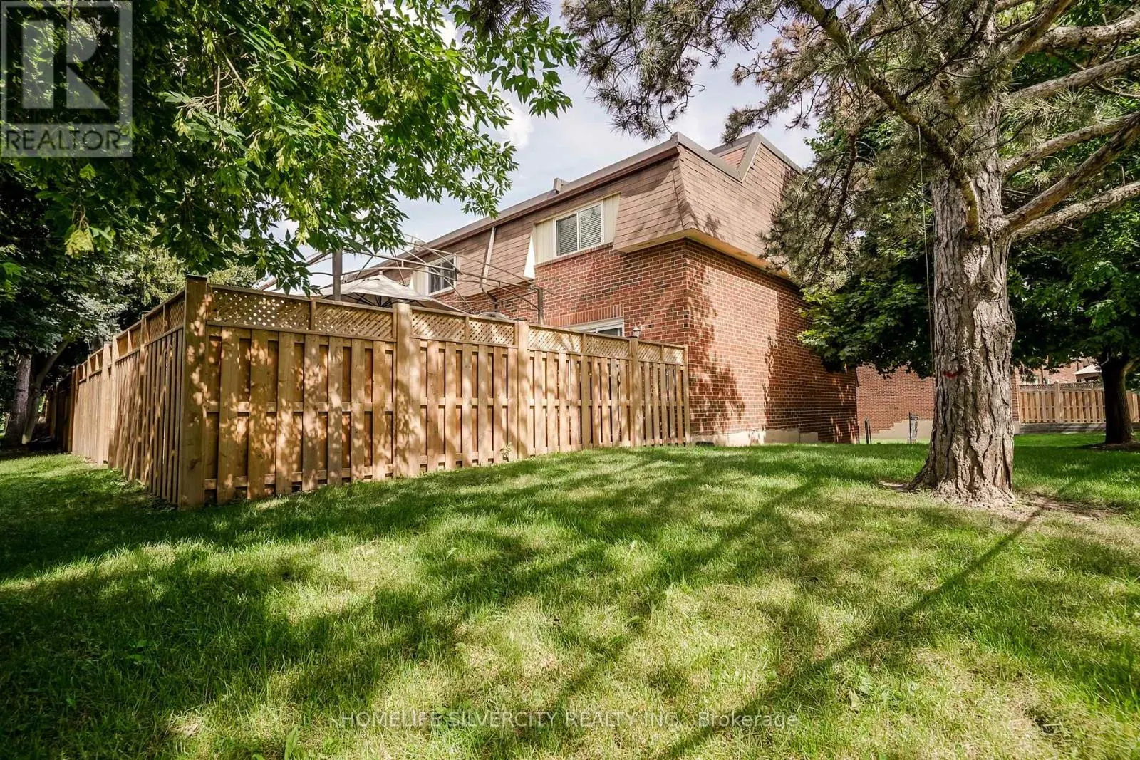 57 - 235 BRONTE STREET S