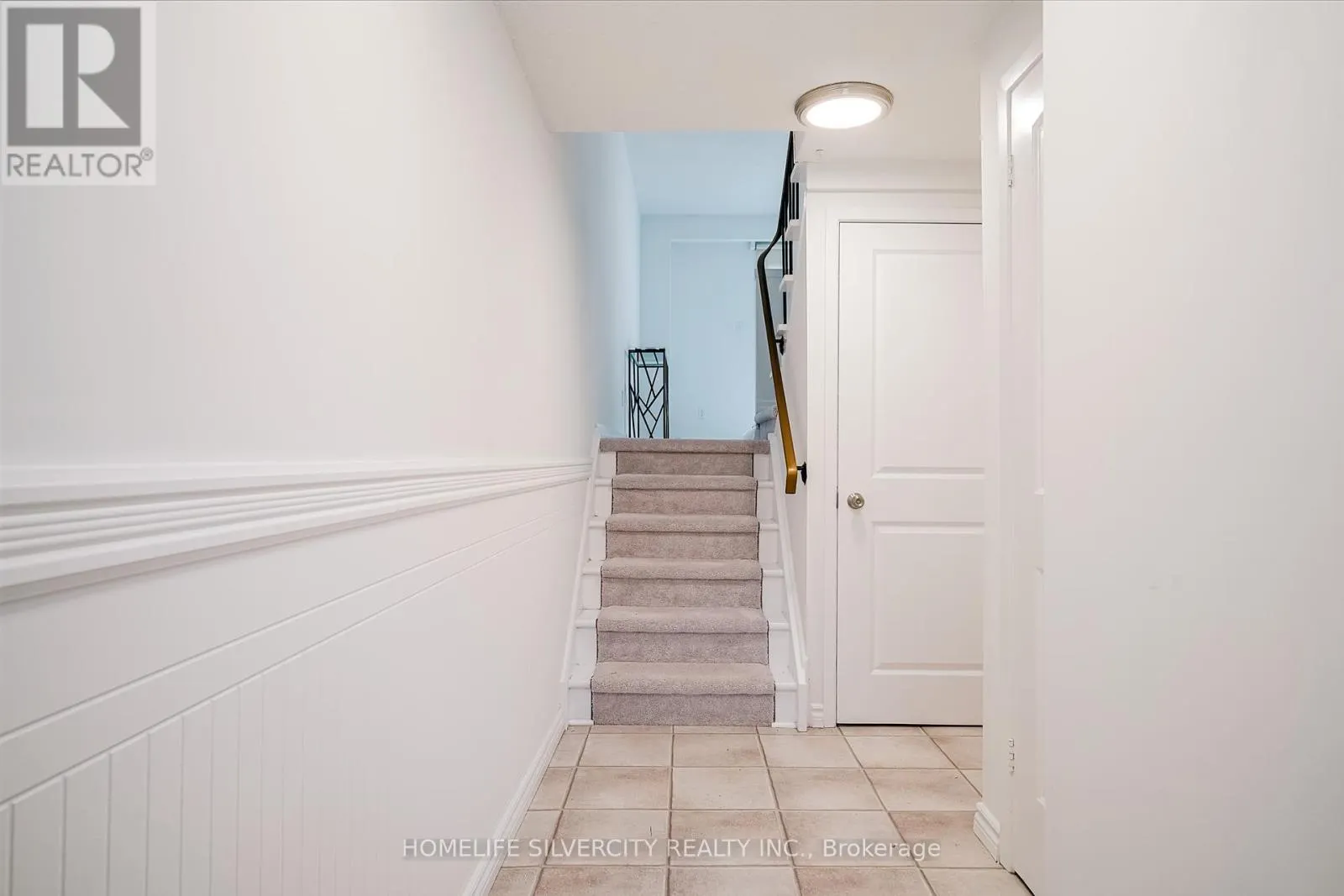 57 - 235 BRONTE STREET S