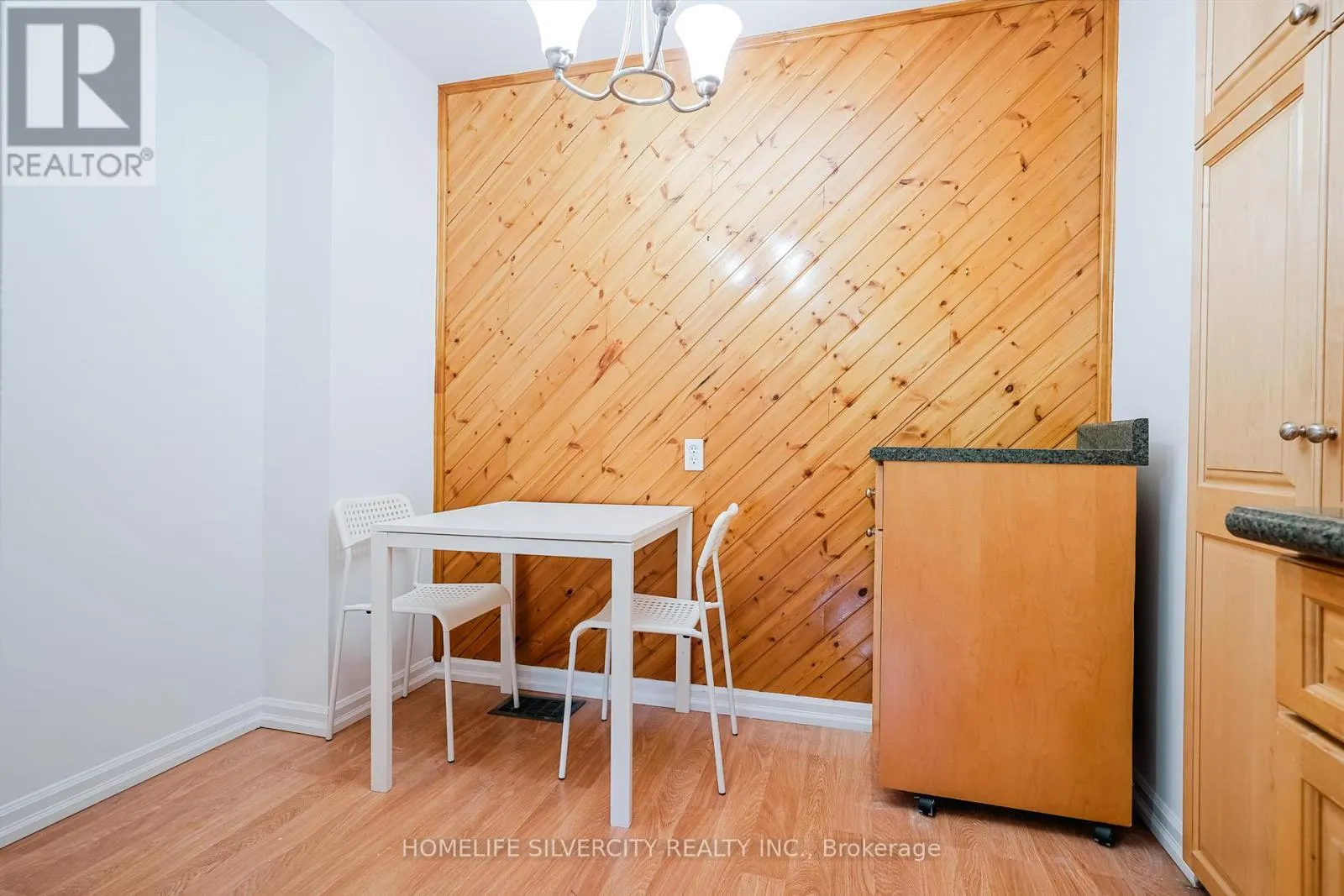 57 - 235 BRONTE STREET S