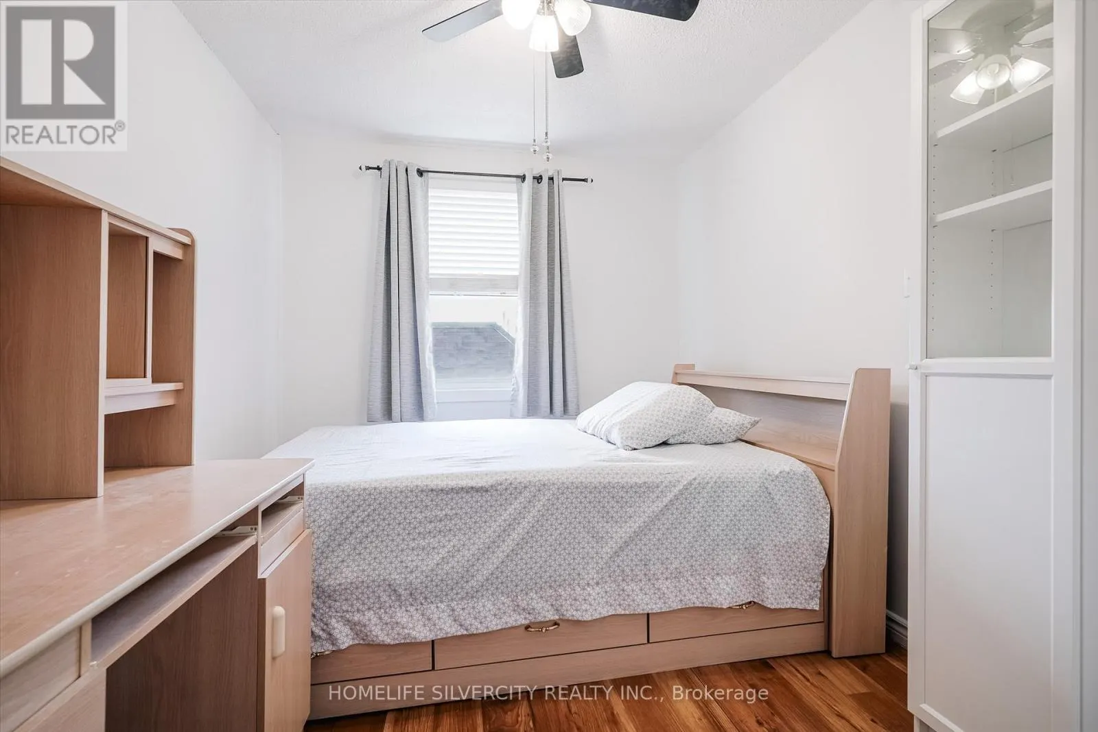57 - 235 BRONTE STREET S