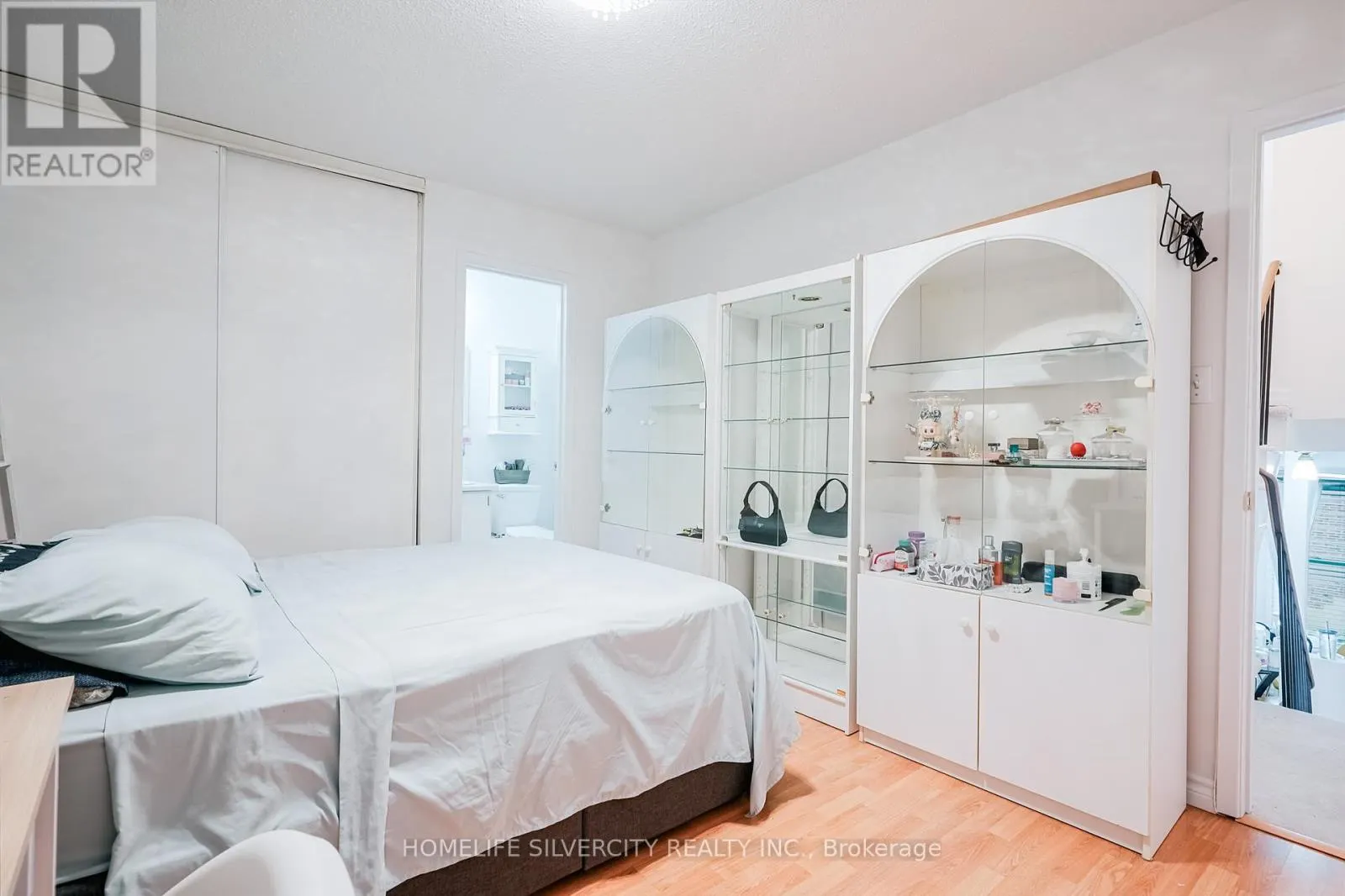 57 - 235 BRONTE STREET S