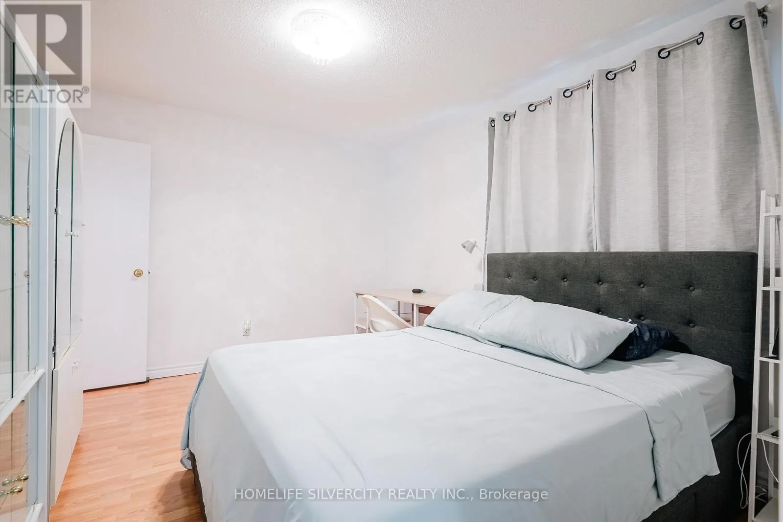 57 - 235 BRONTE STREET S