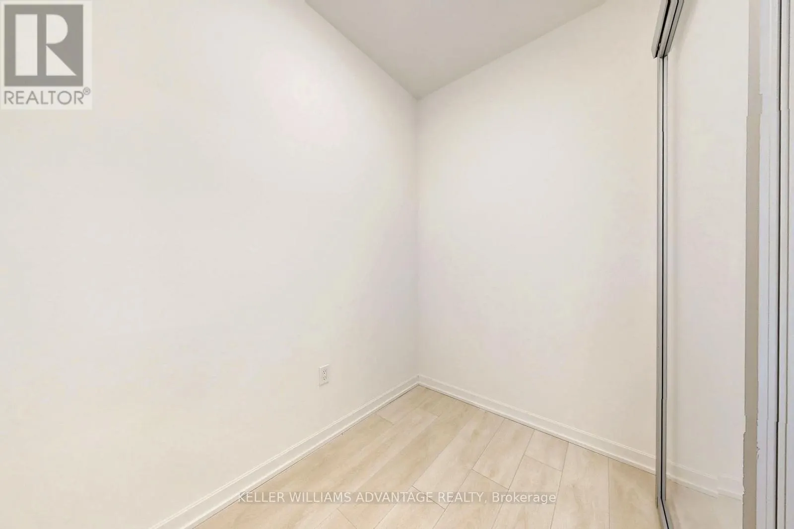 2407 - 10 GRAPHOPHONE GROVE