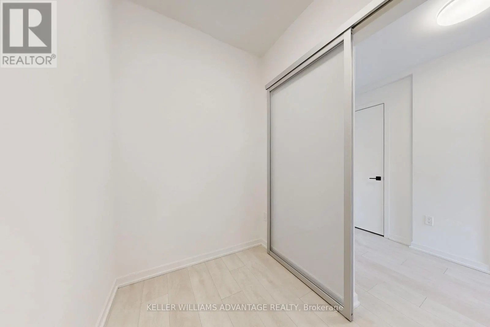 2407 - 10 GRAPHOPHONE GROVE