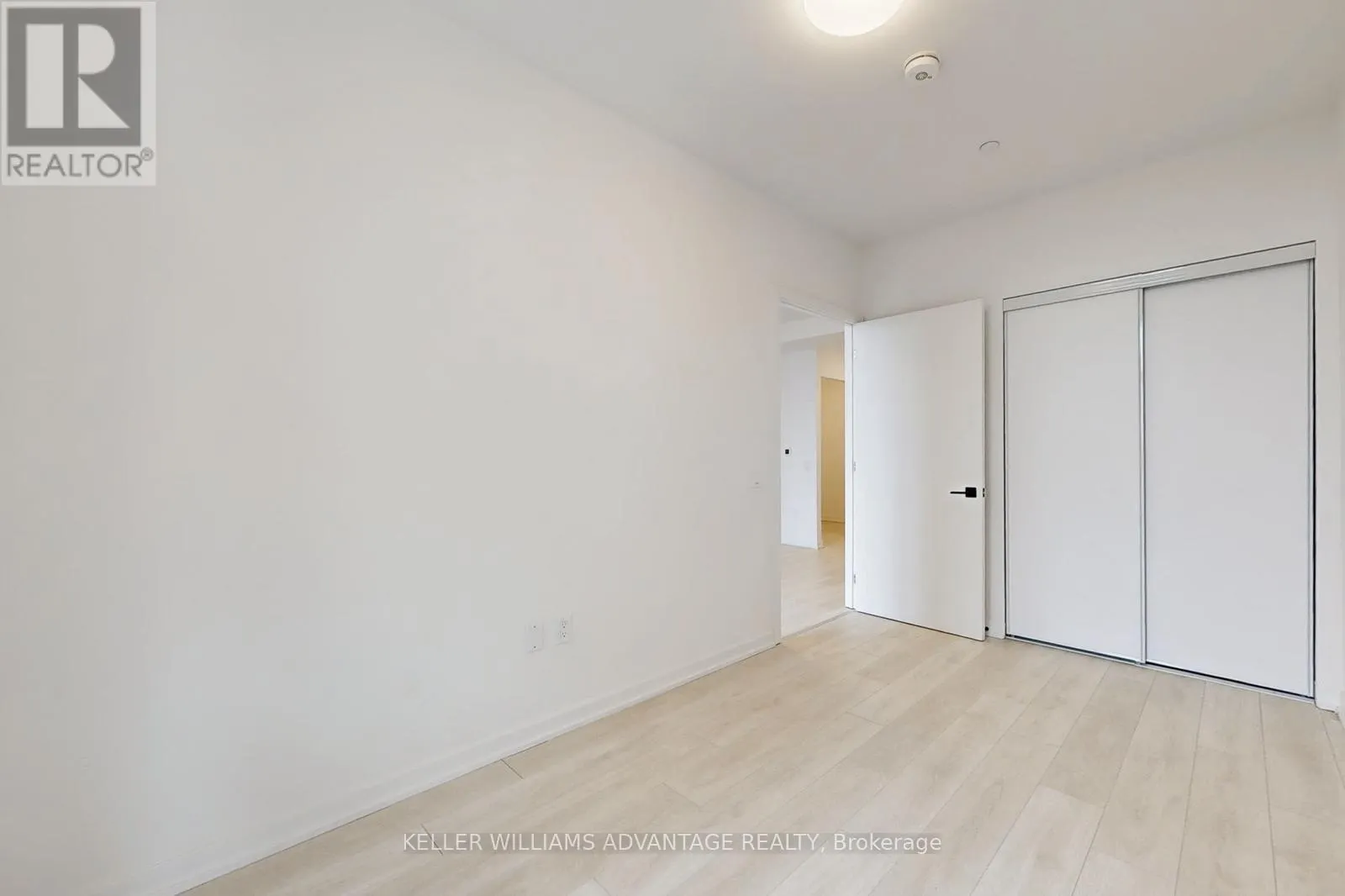 2407 - 10 GRAPHOPHONE GROVE