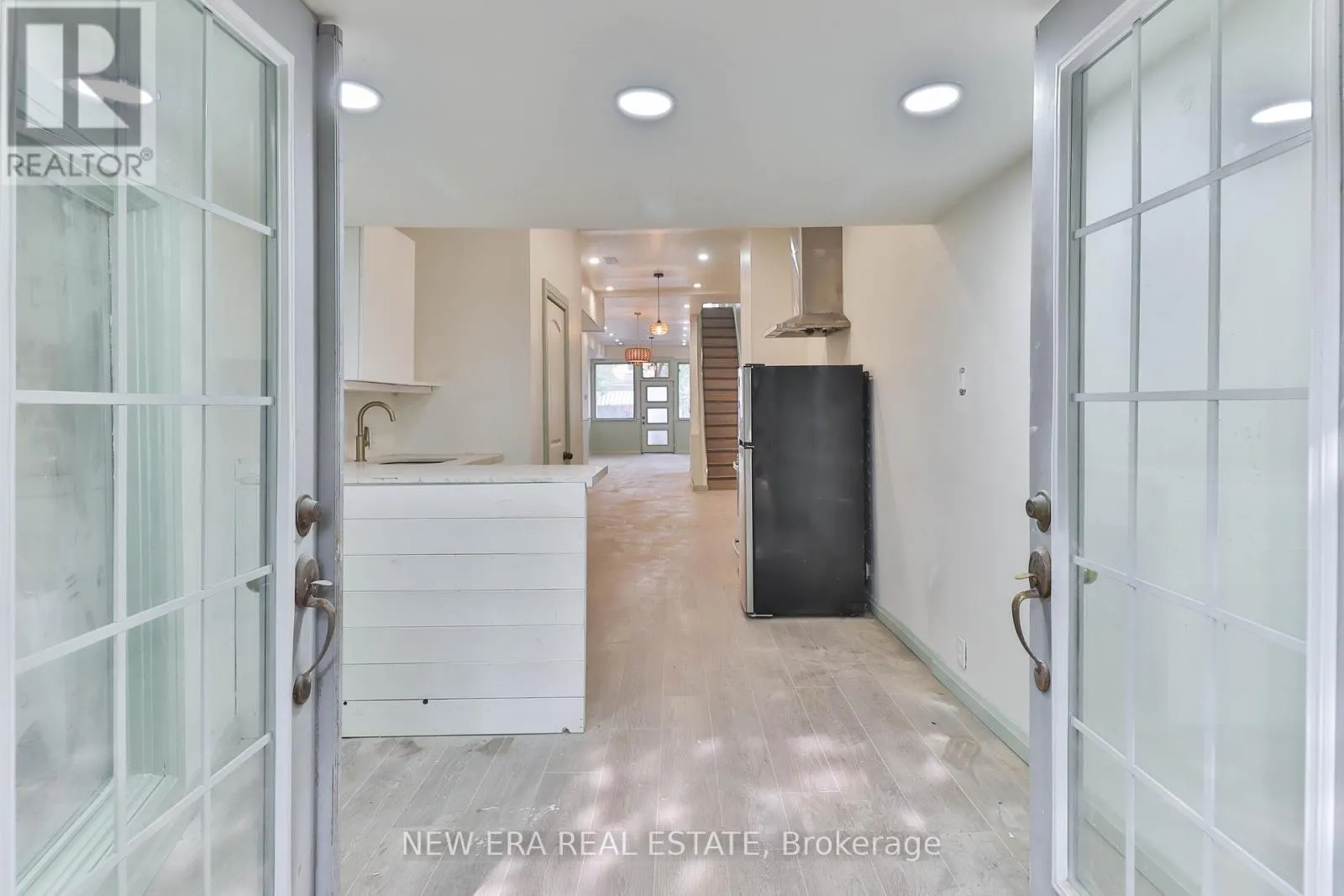 990 DOVERCOURT ROAD