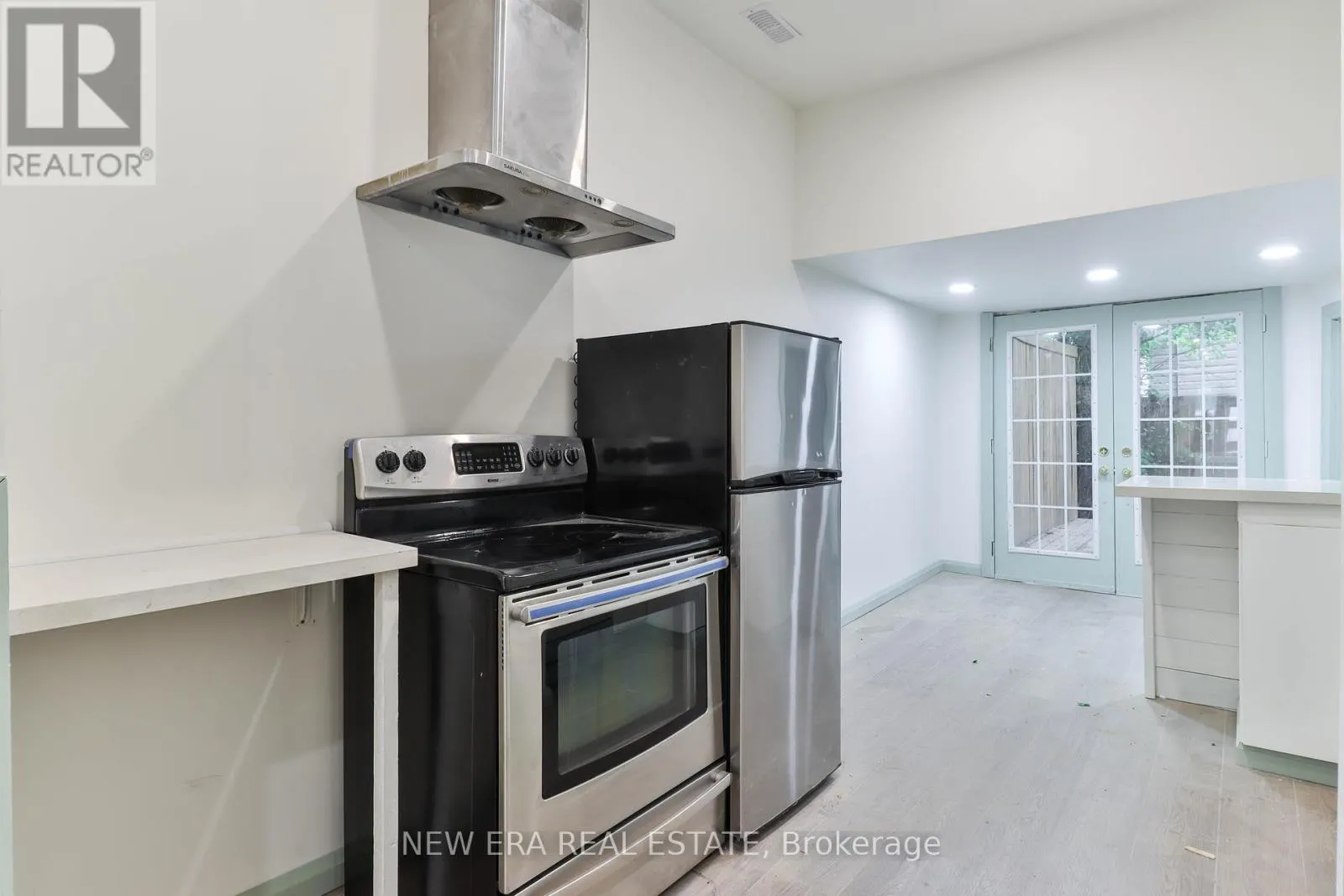 990 DOVERCOURT ROAD