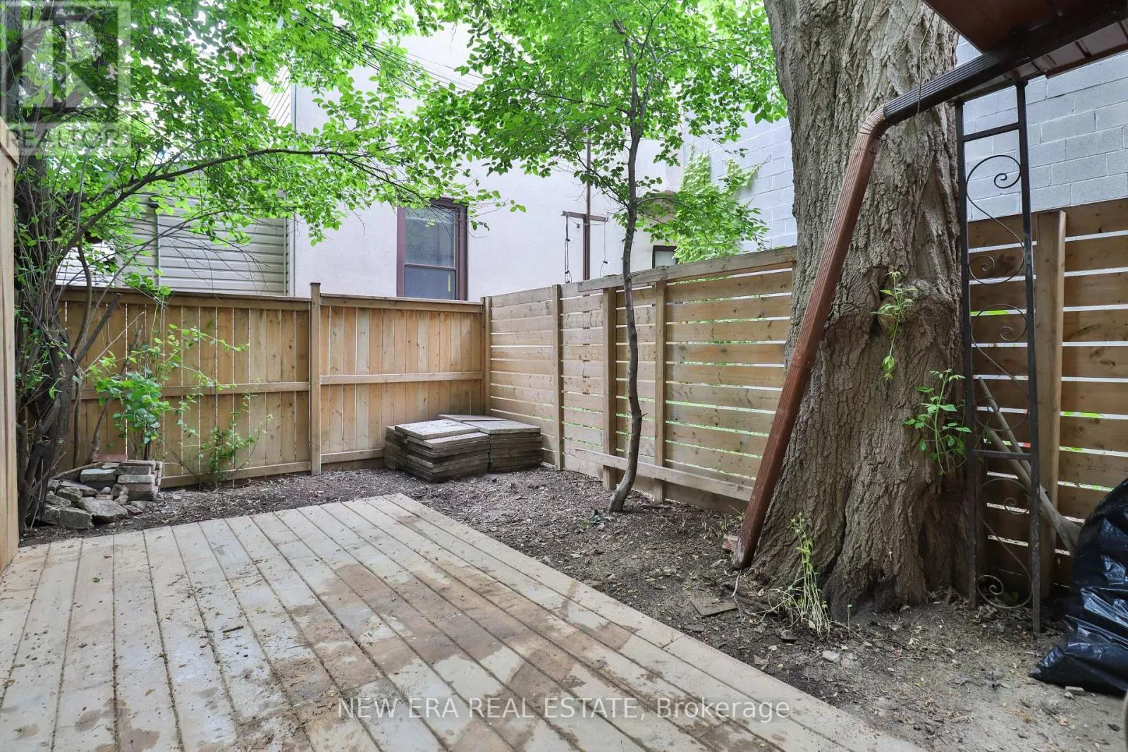 990 DOVERCOURT ROAD