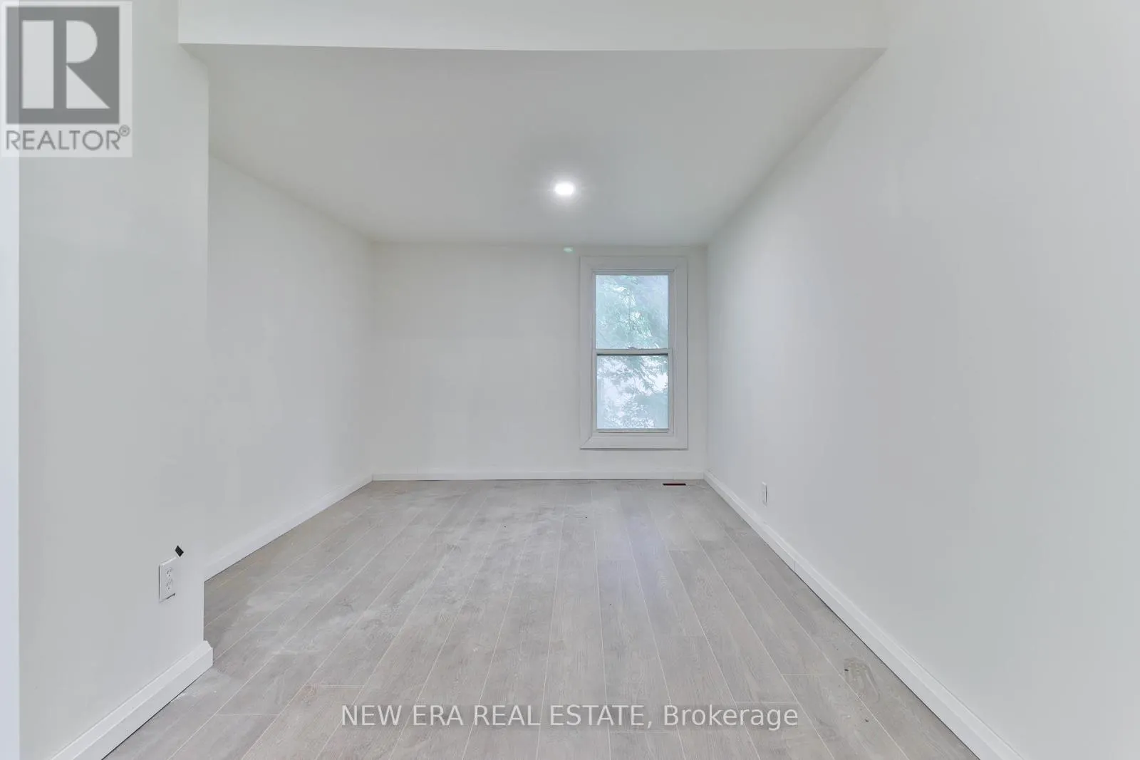 990 DOVERCOURT ROAD