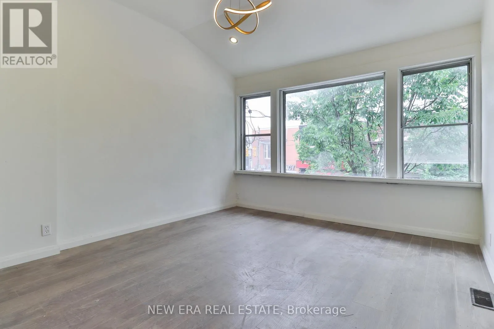 990 DOVERCOURT ROAD