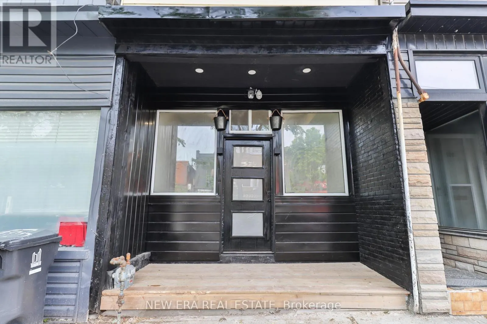 990 DOVERCOURT ROAD