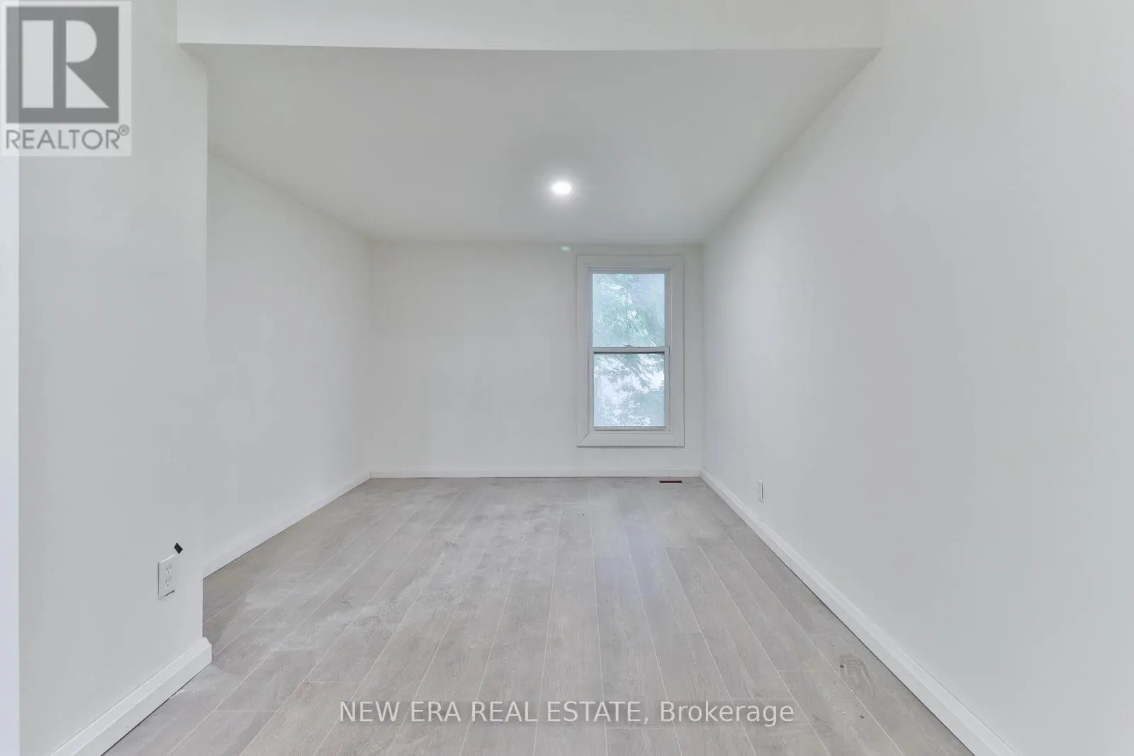 990 DOVERCOURT ROAD