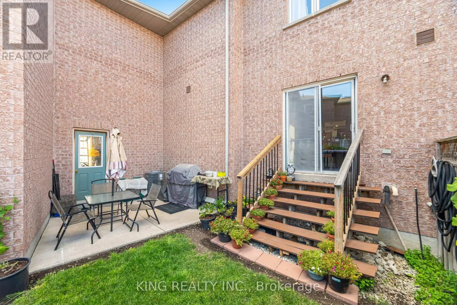89 CRYSTAL GLEN CRESCENT