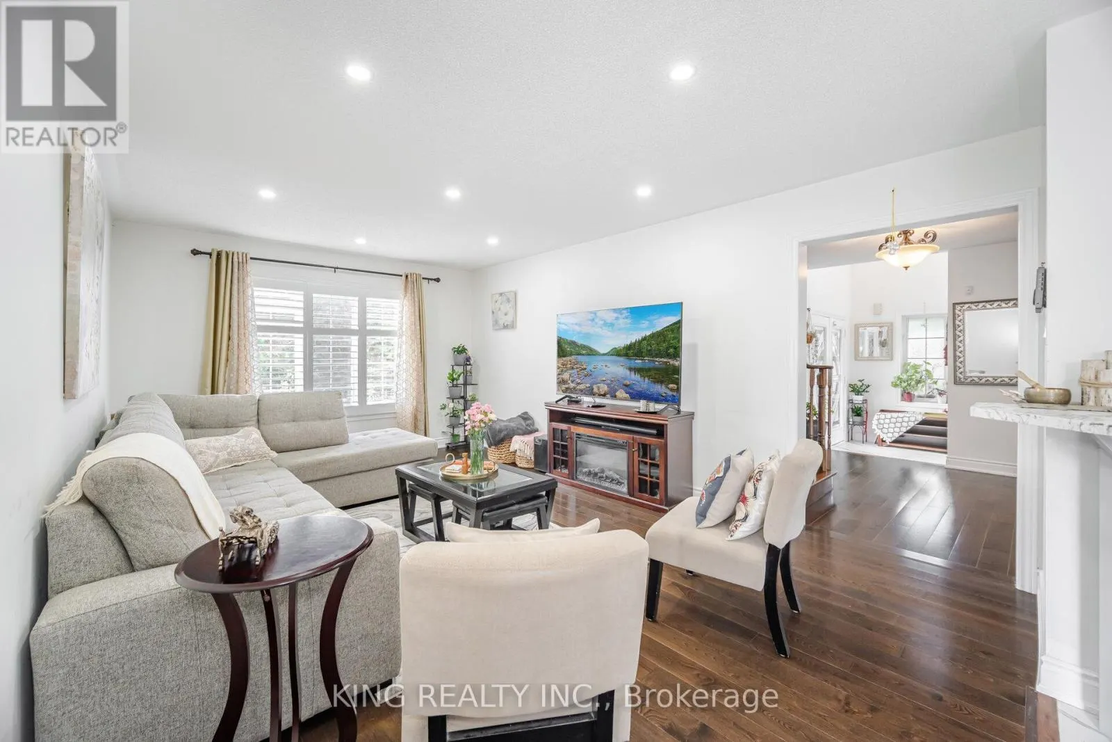 89 CRYSTAL GLEN CRESCENT
