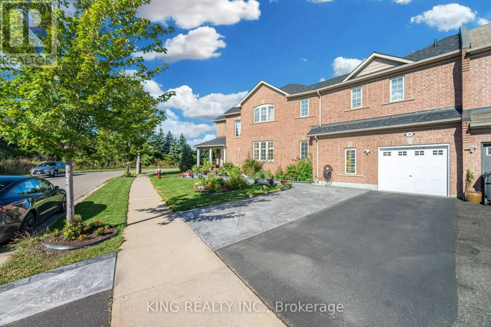 89 CRYSTAL GLEN CRESCENT