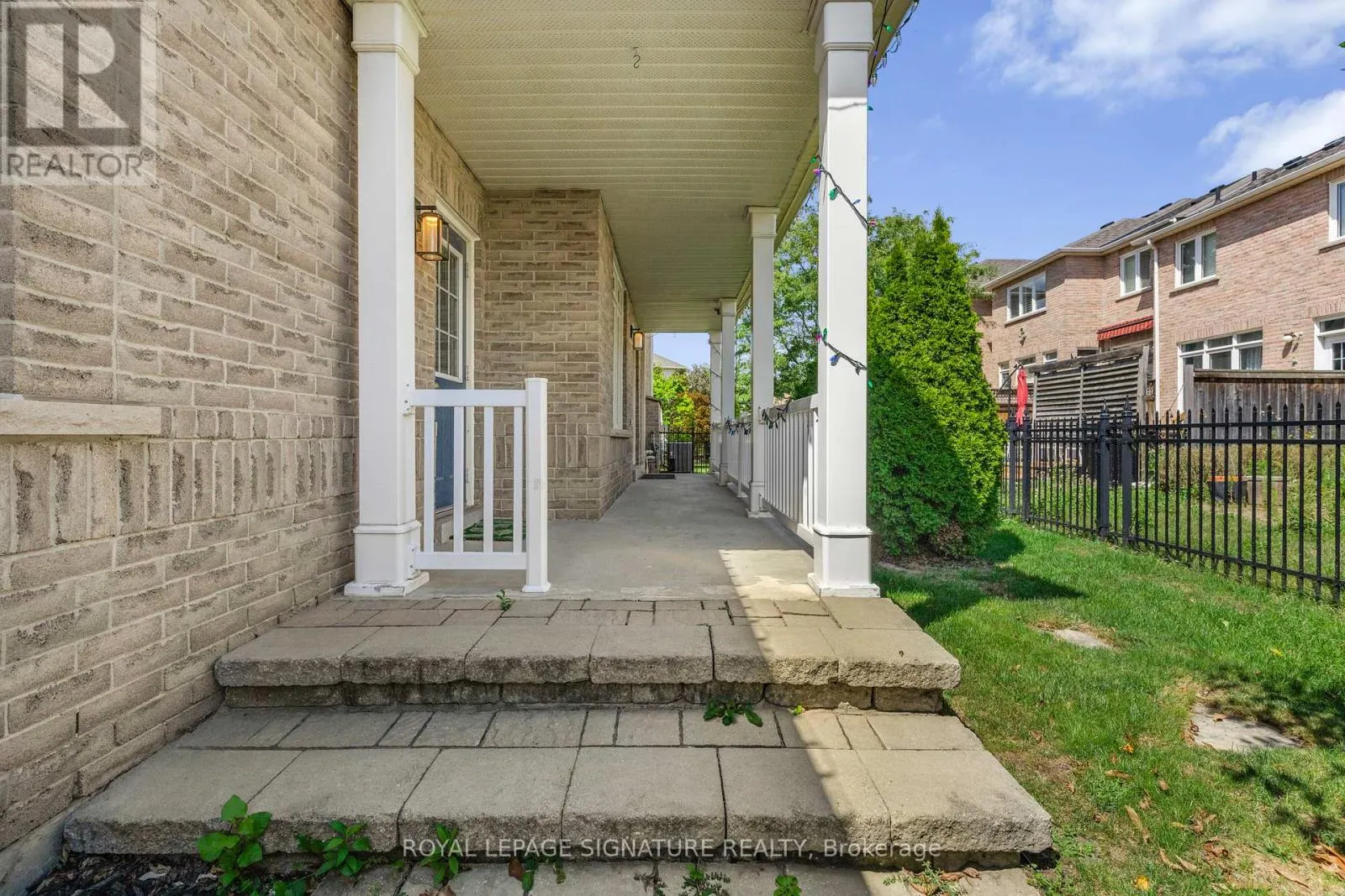 25 - 2295 ROCHESTER CIRCLE