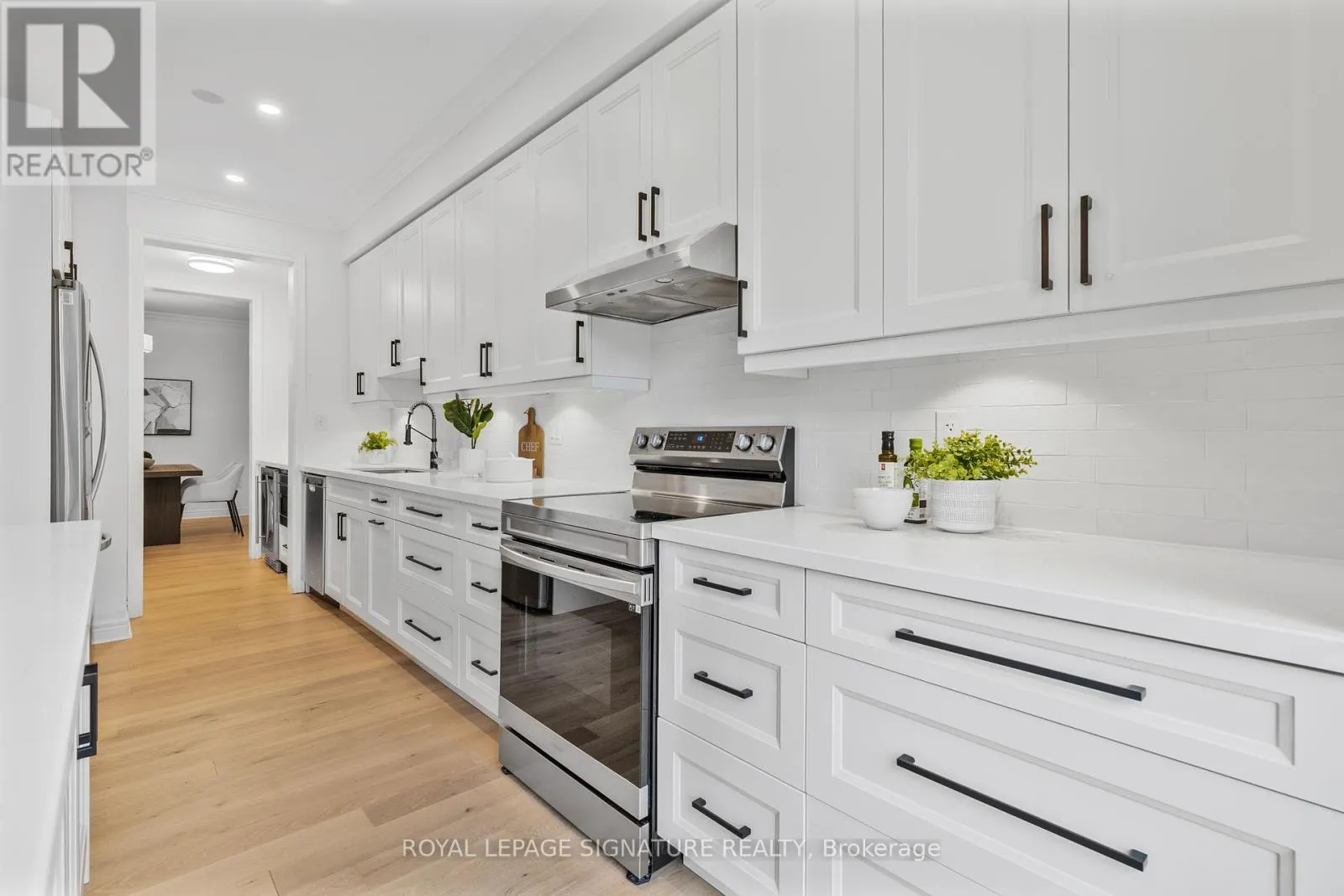 25 - 2295 ROCHESTER CIRCLE
