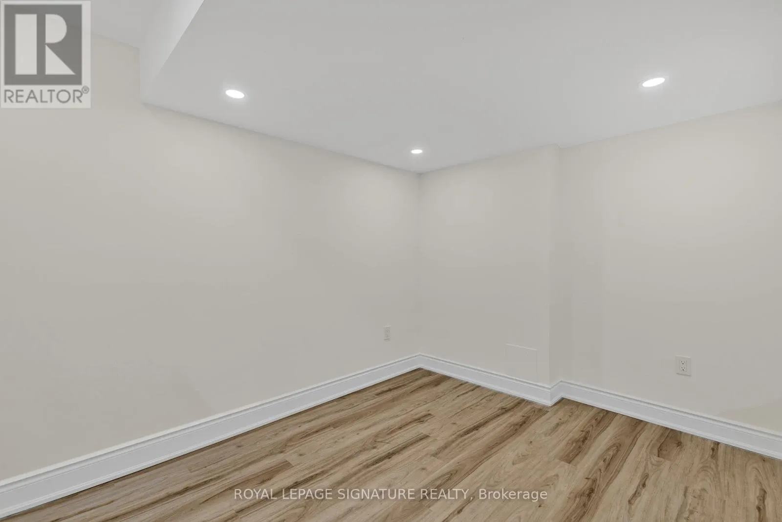 25 - 2295 ROCHESTER CIRCLE