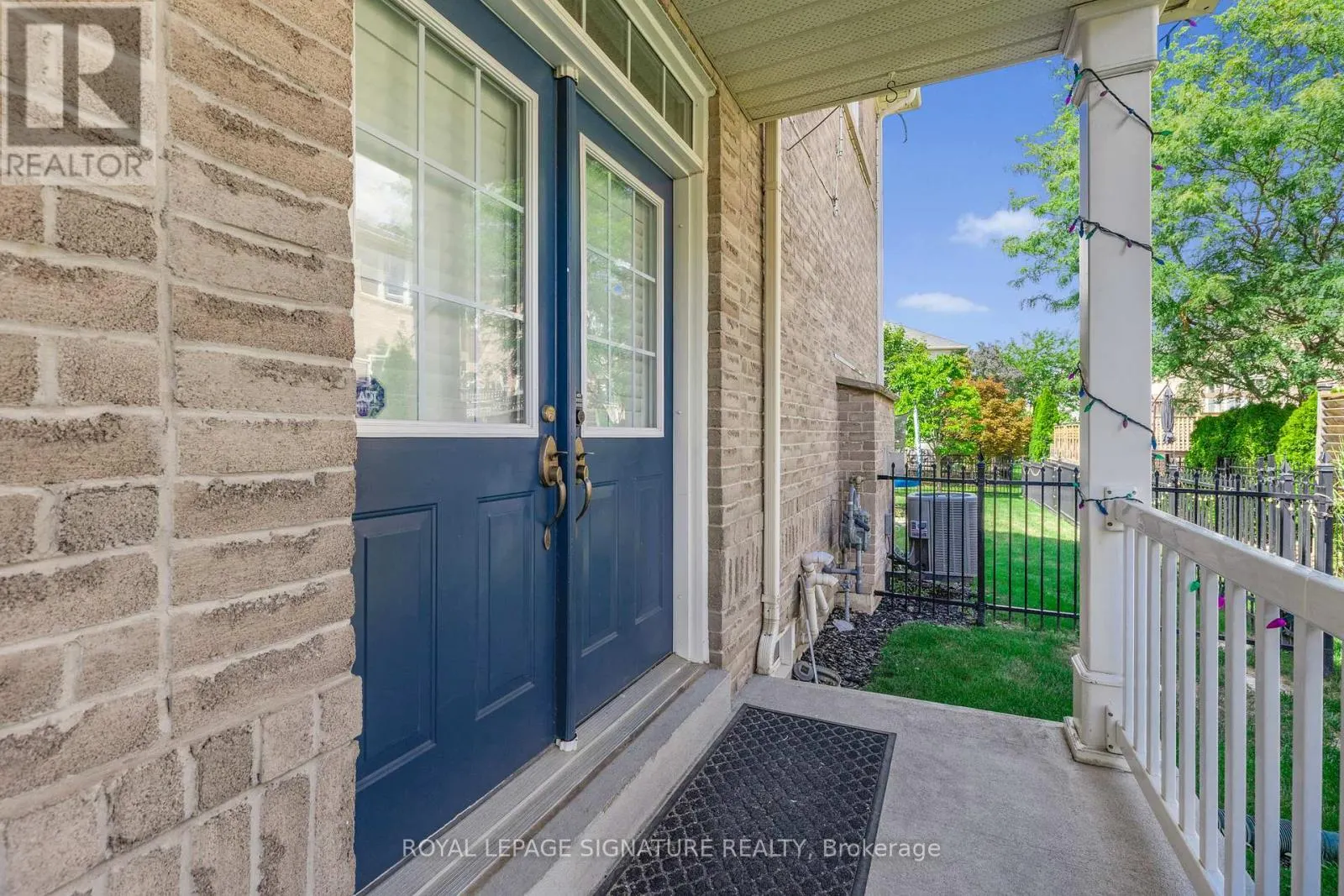 25 - 2295 ROCHESTER CIRCLE
