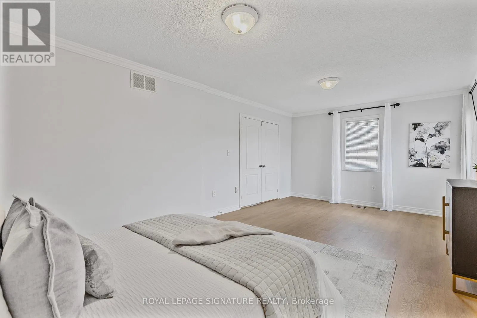 25 - 2295 ROCHESTER CIRCLE
