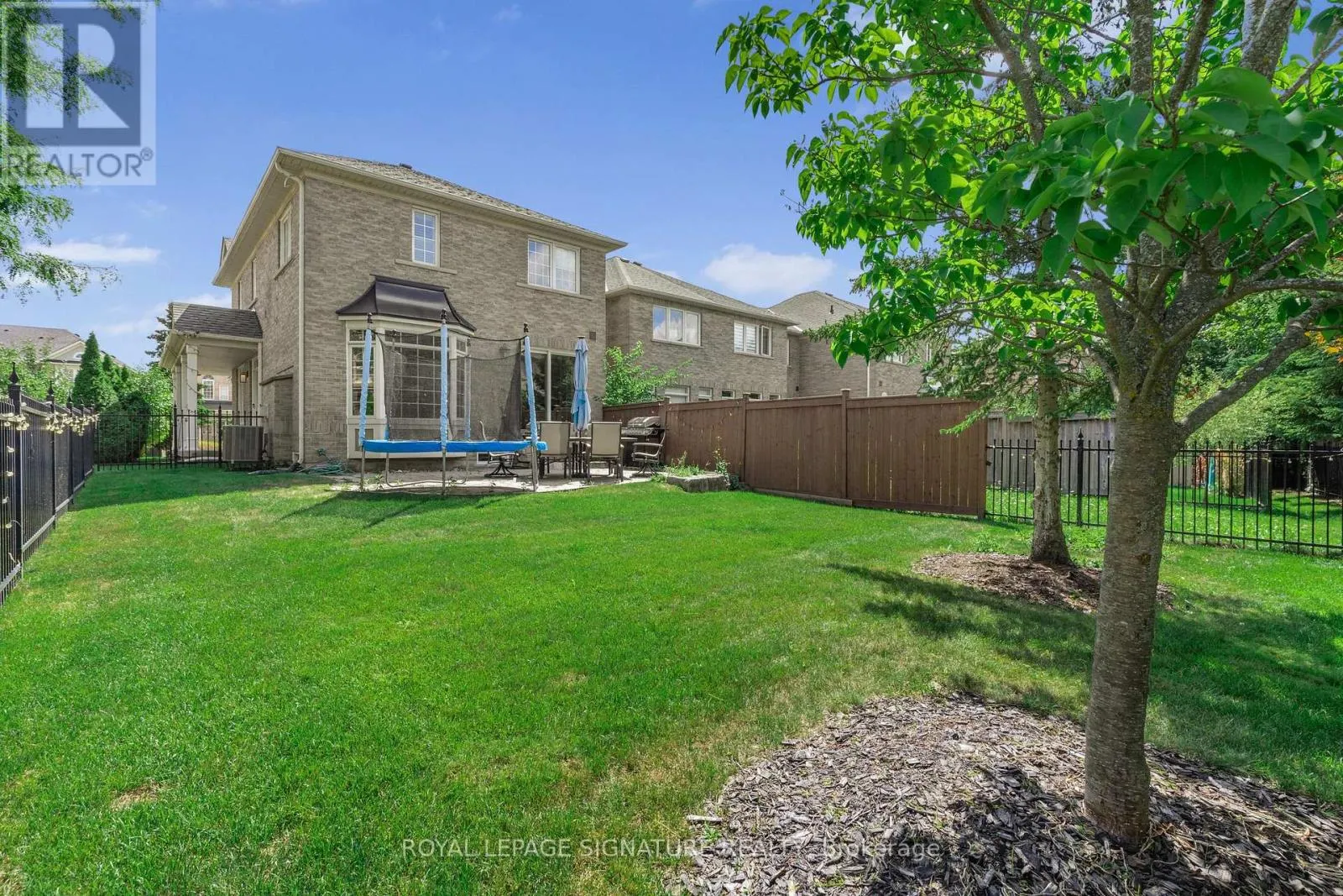 25 - 2295 ROCHESTER CIRCLE