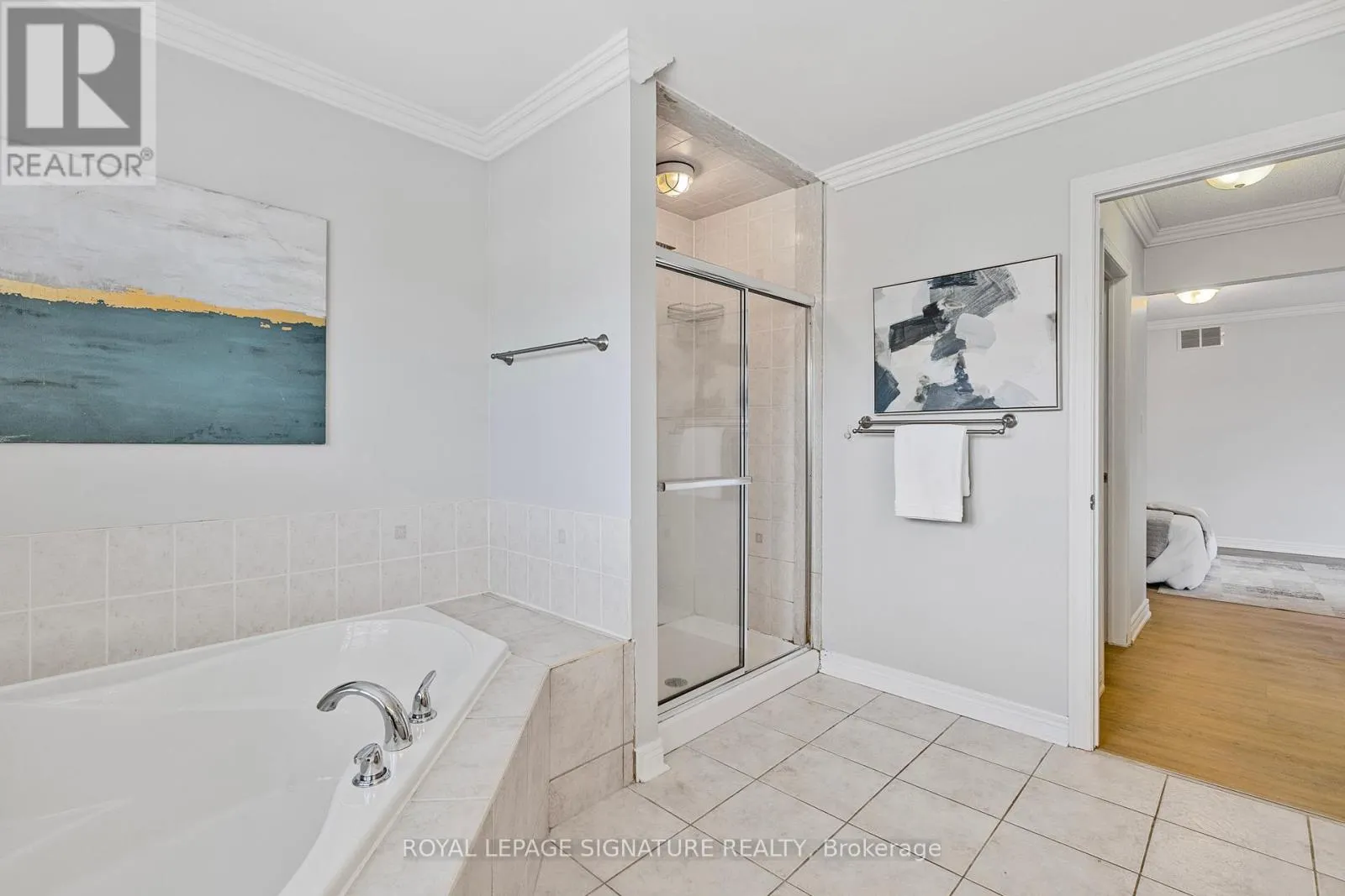 25 - 2295 ROCHESTER CIRCLE