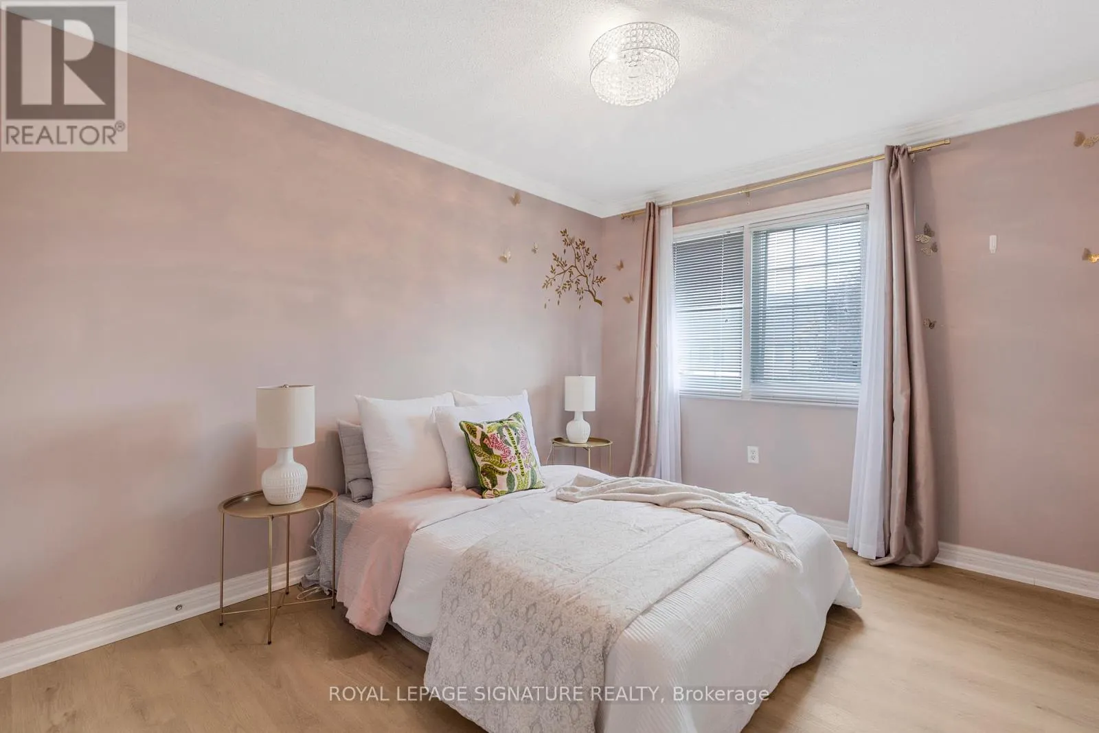 25 - 2295 ROCHESTER CIRCLE