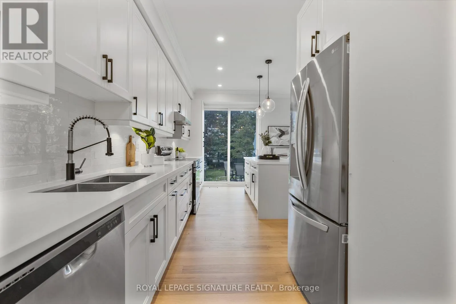 25 - 2295 ROCHESTER CIRCLE