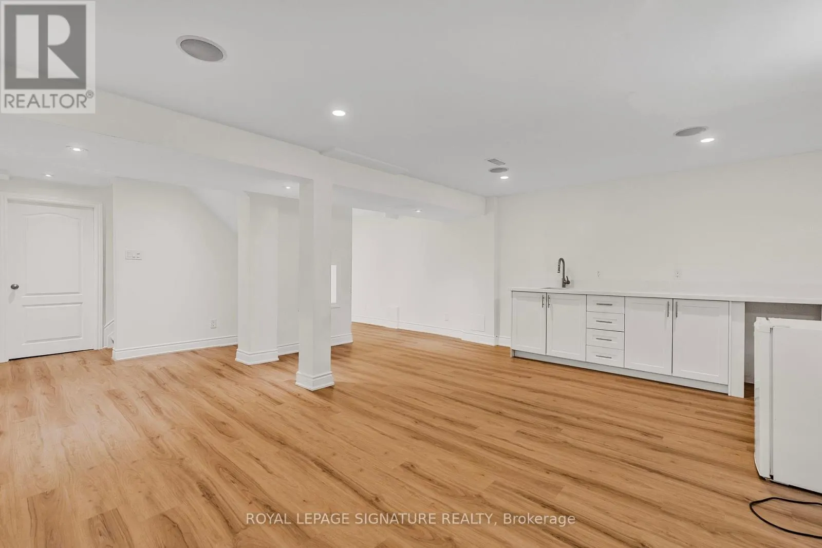 25 - 2295 ROCHESTER CIRCLE