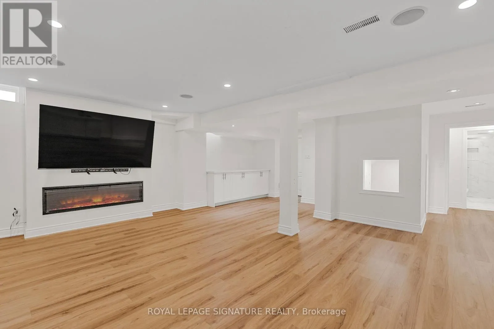 25 - 2295 ROCHESTER CIRCLE