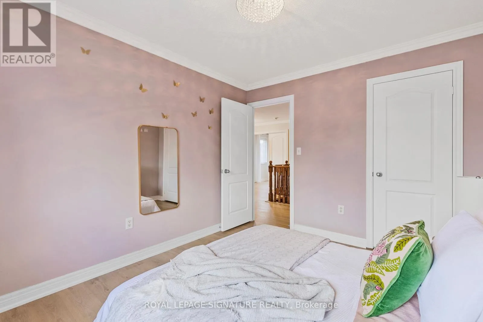 25 - 2295 ROCHESTER CIRCLE