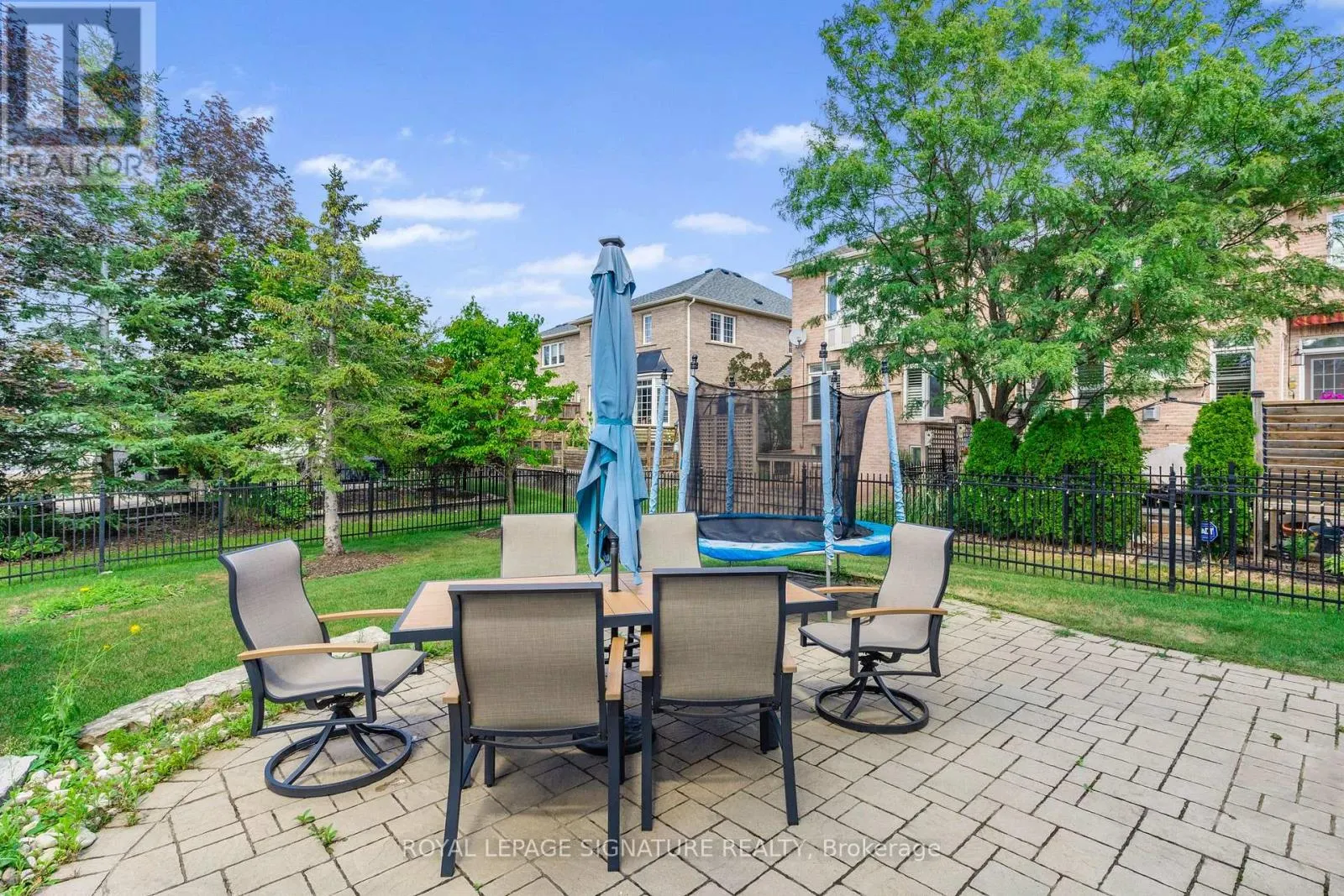 25 - 2295 ROCHESTER CIRCLE