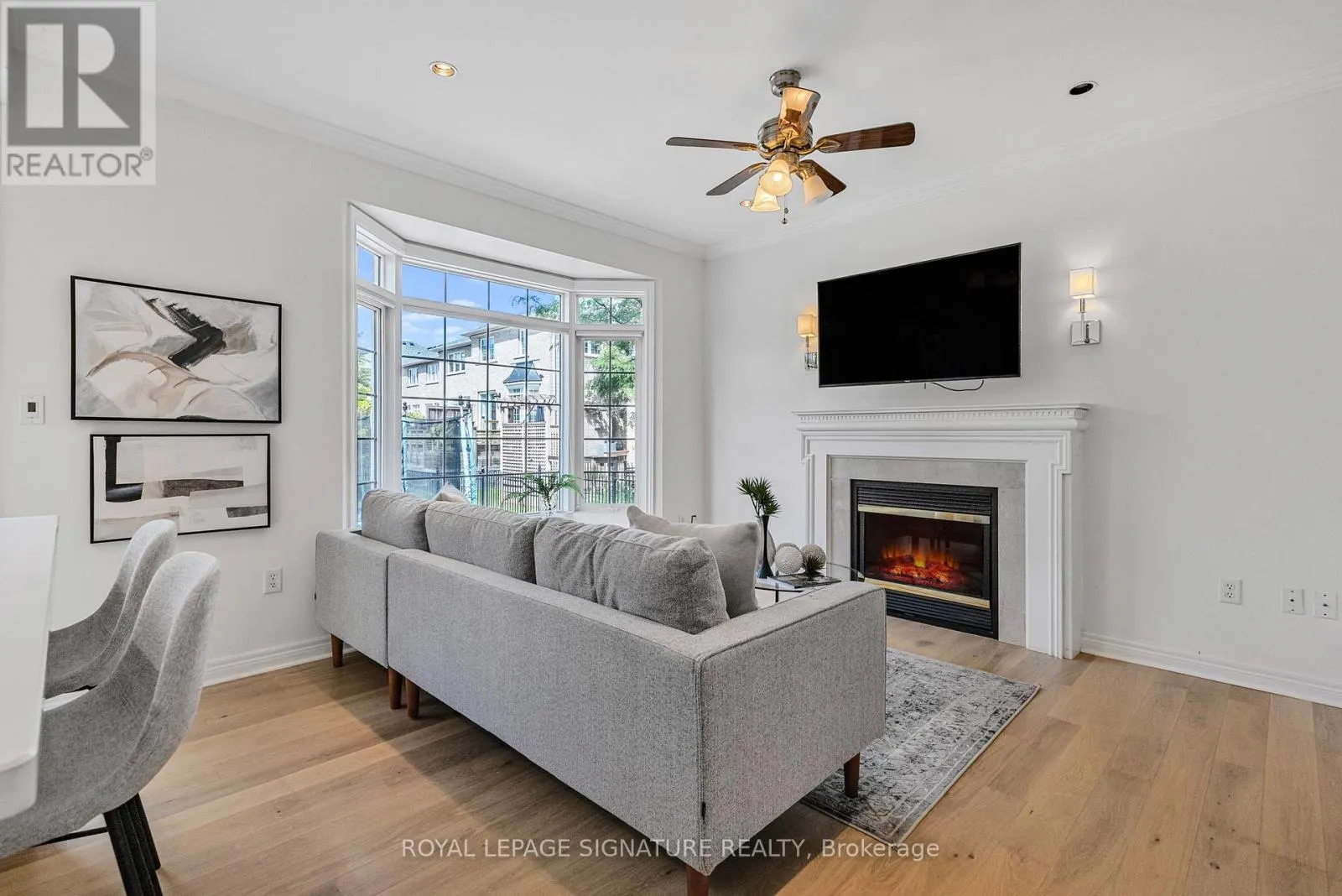 25 - 2295 ROCHESTER CIRCLE