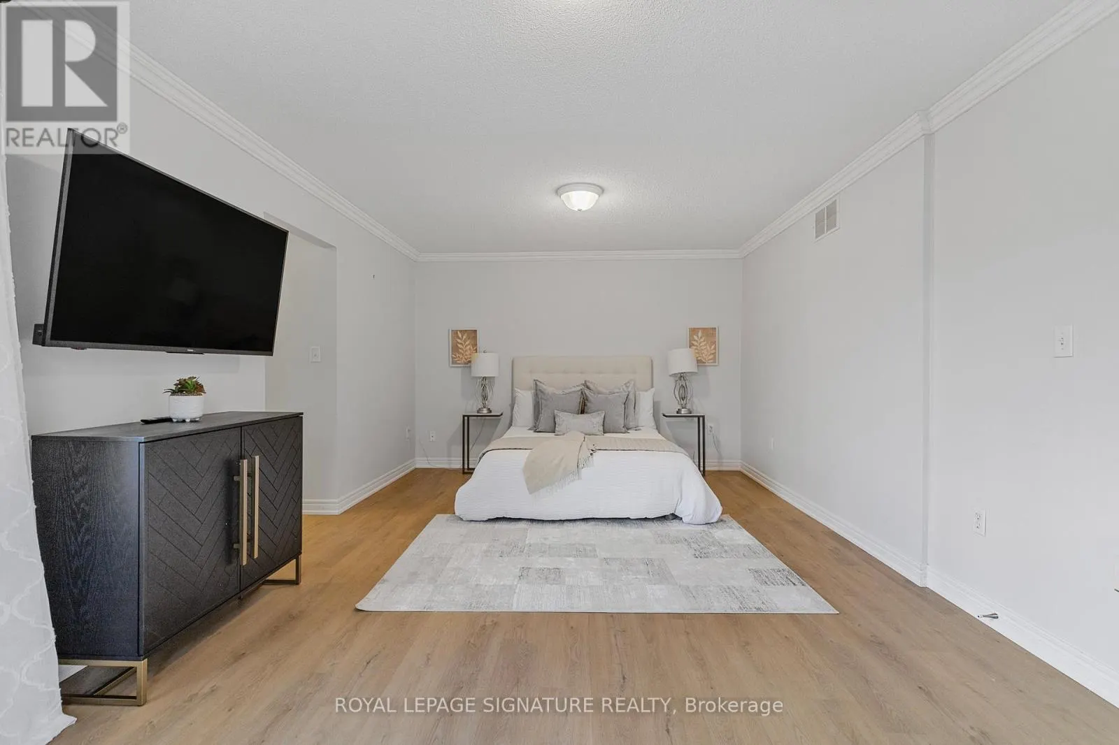 25 - 2295 ROCHESTER CIRCLE