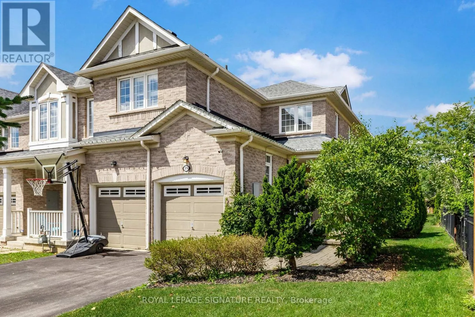 25 - 2295 ROCHESTER CIRCLE