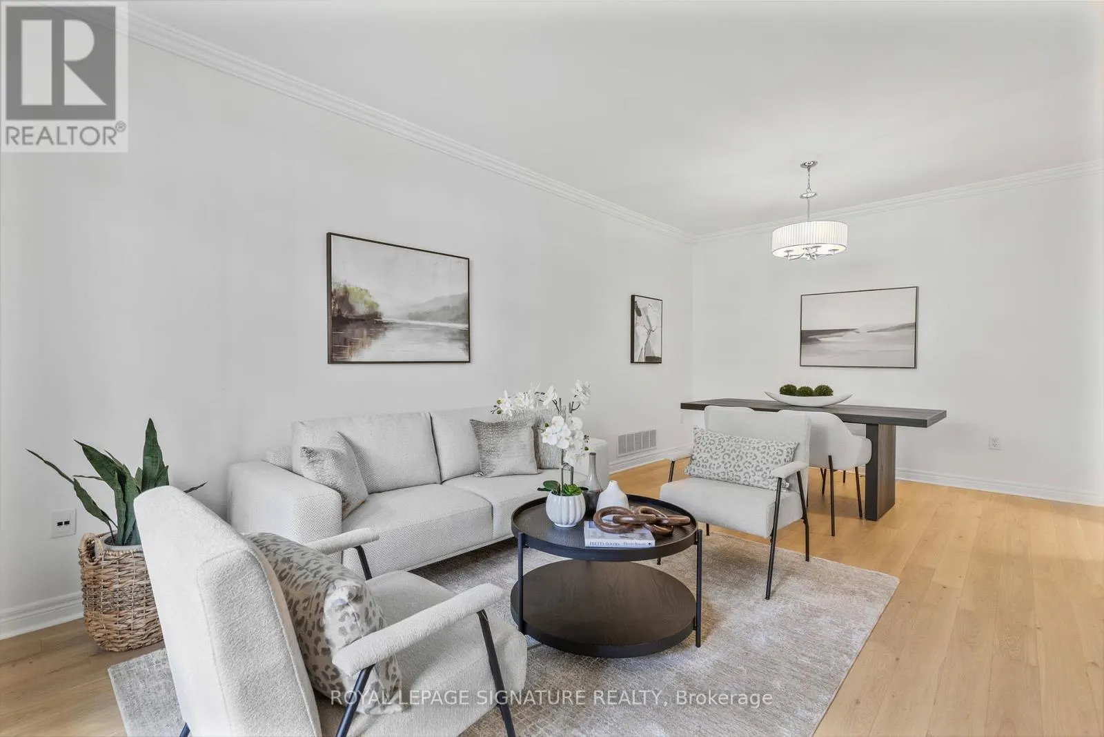 25 - 2295 ROCHESTER CIRCLE