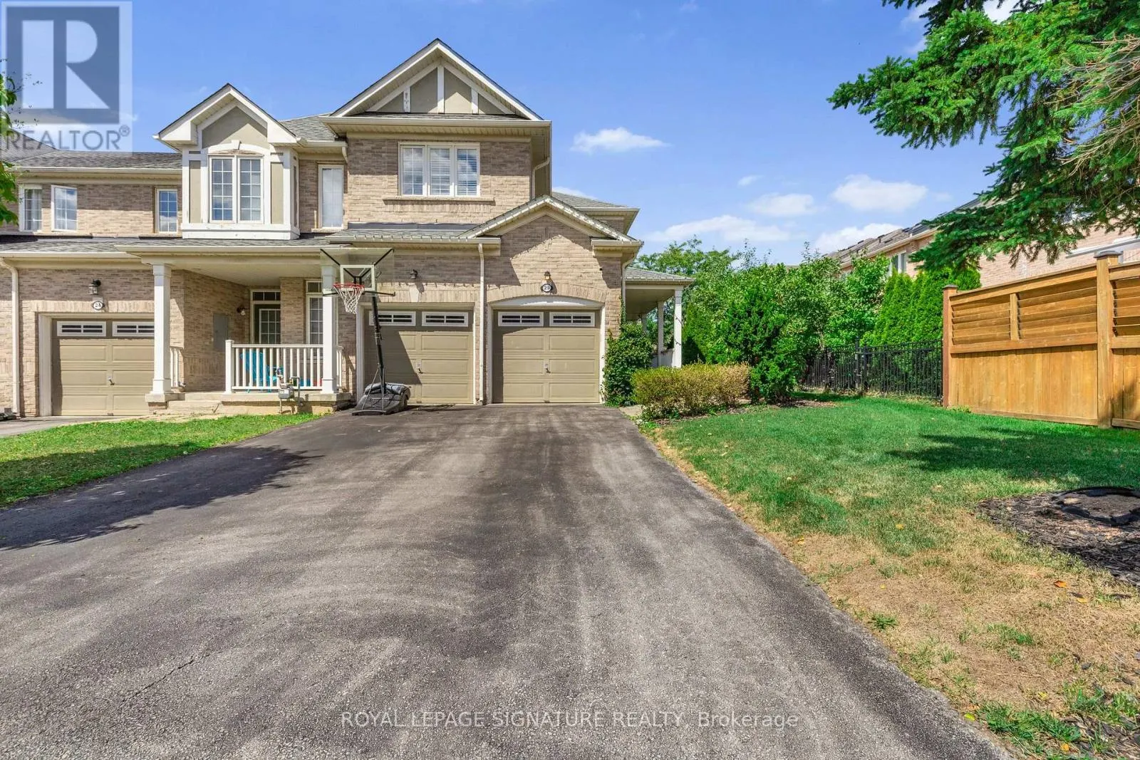 25 - 2295 ROCHESTER CIRCLE