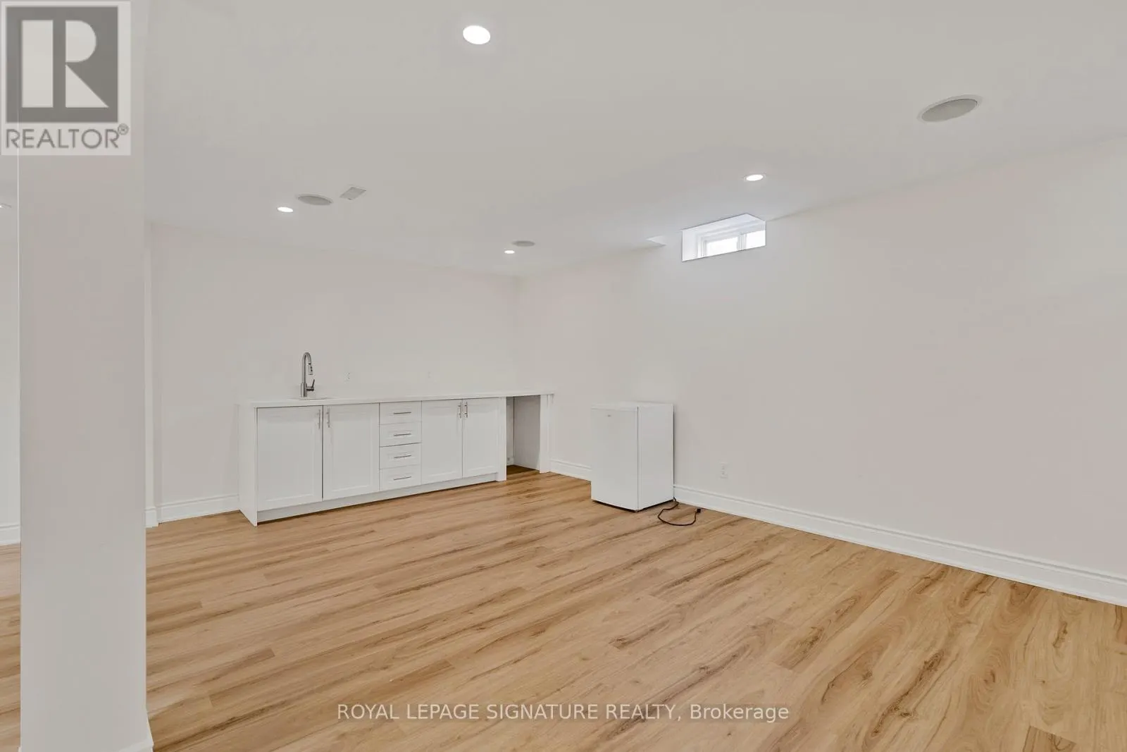 25 - 2295 ROCHESTER CIRCLE