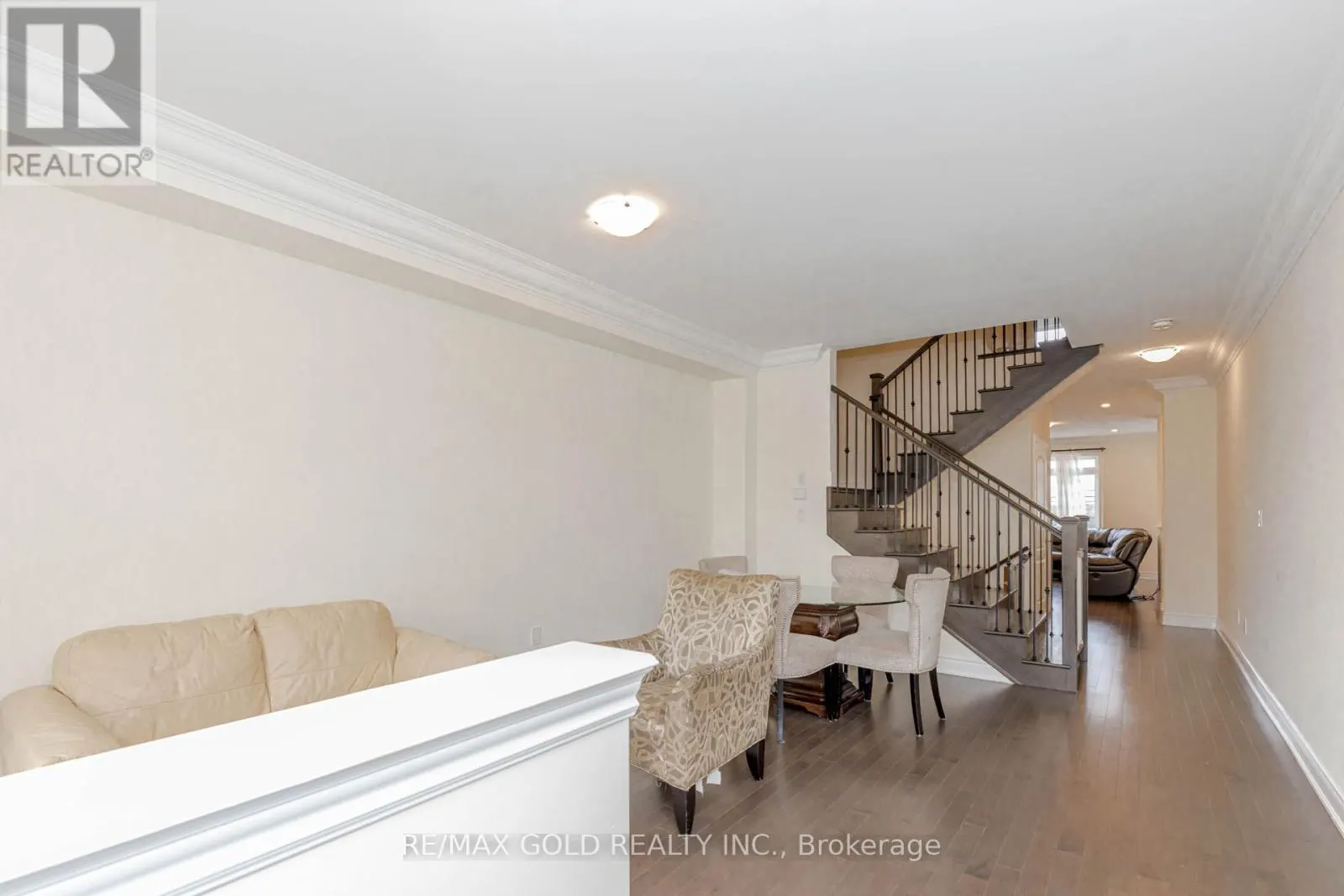 34 FOLGATE CRESCENT