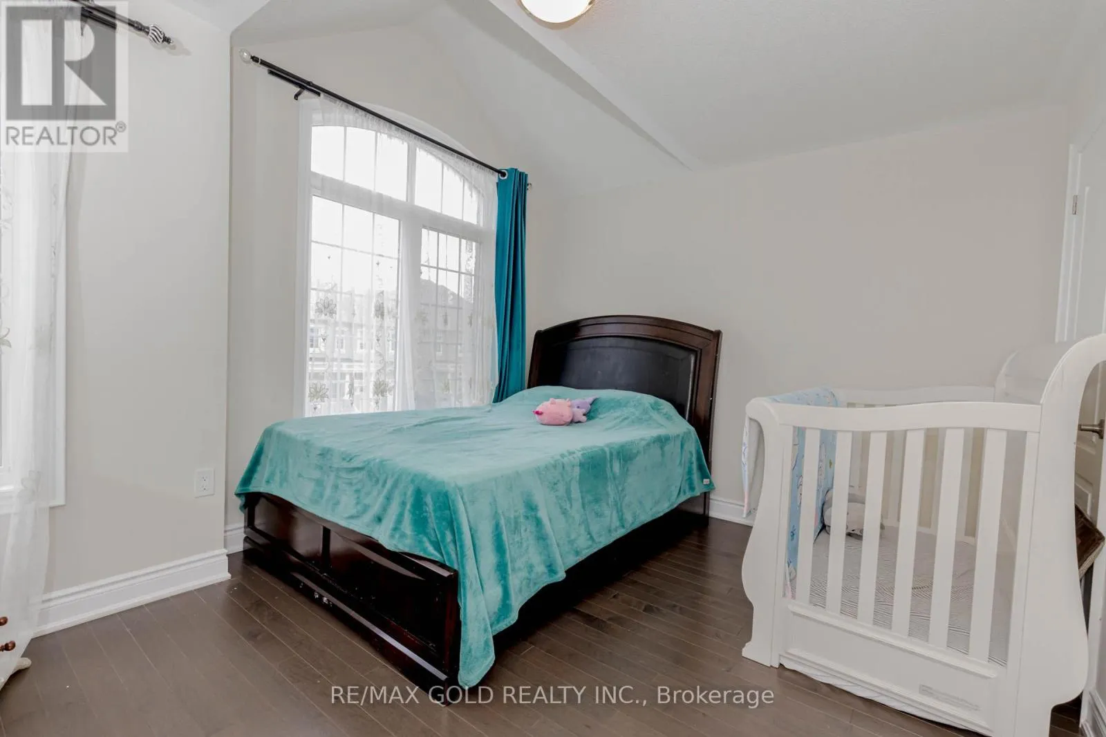 34 FOLGATE CRESCENT