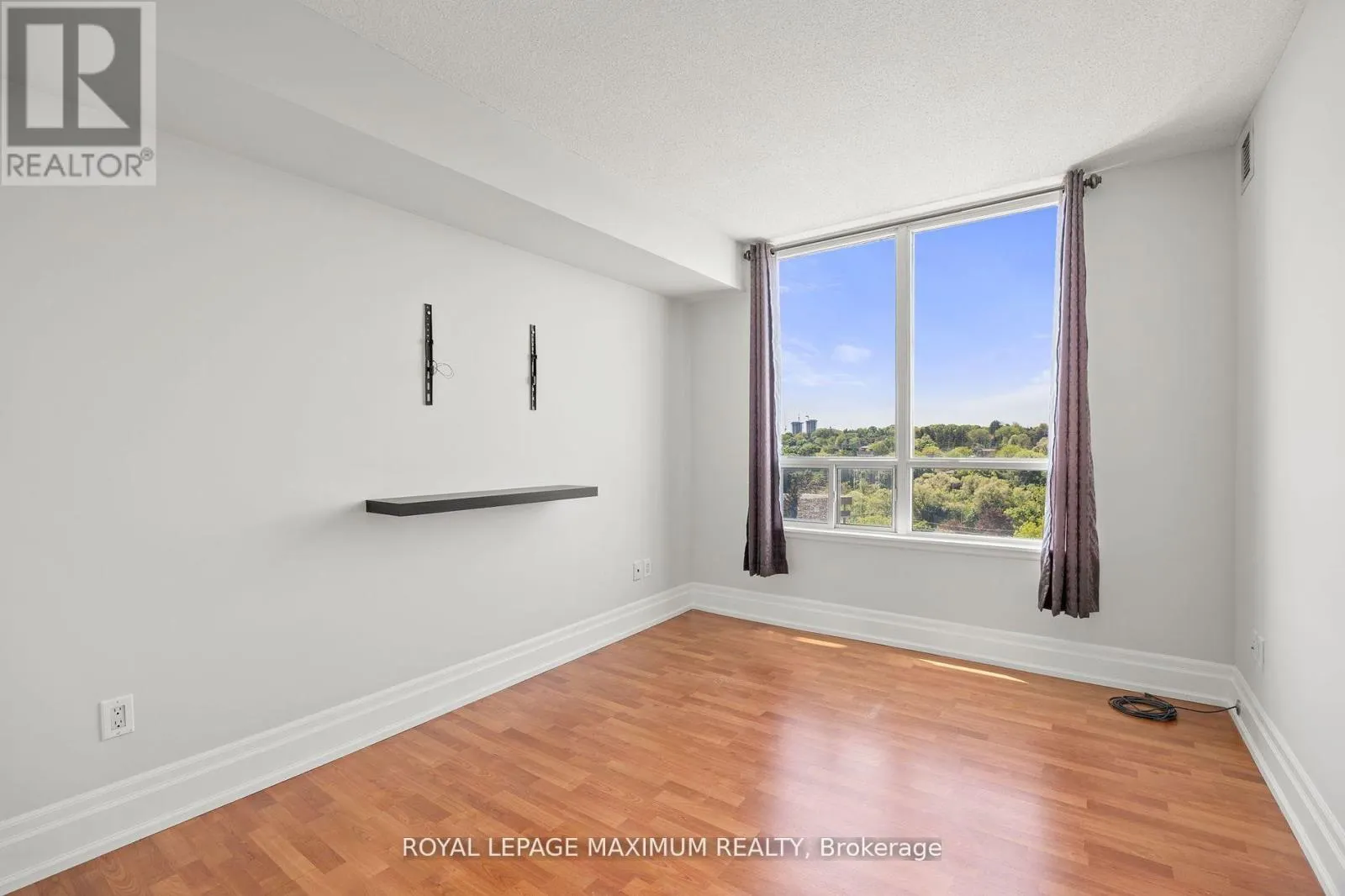 807 - 2088 LAWRENCE AVENUE W