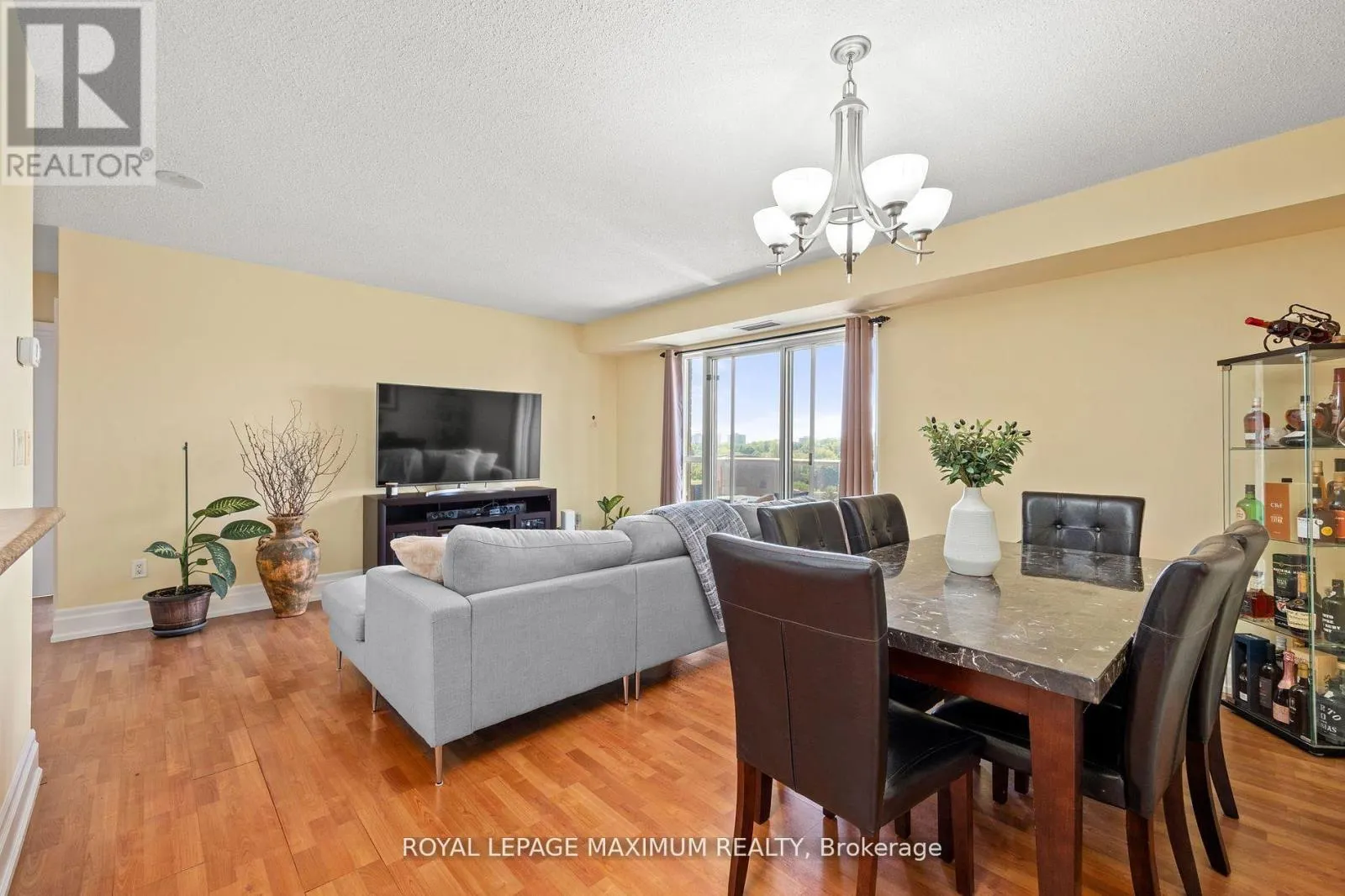 807 - 2088 LAWRENCE AVENUE W