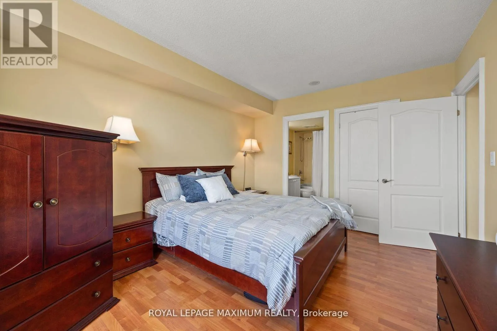 807 - 2088 LAWRENCE AVENUE W