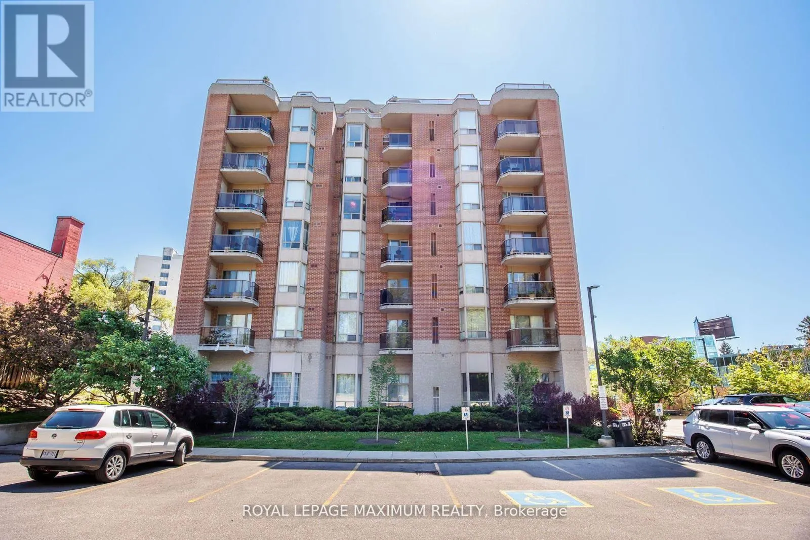807 - 2088 LAWRENCE AVENUE W