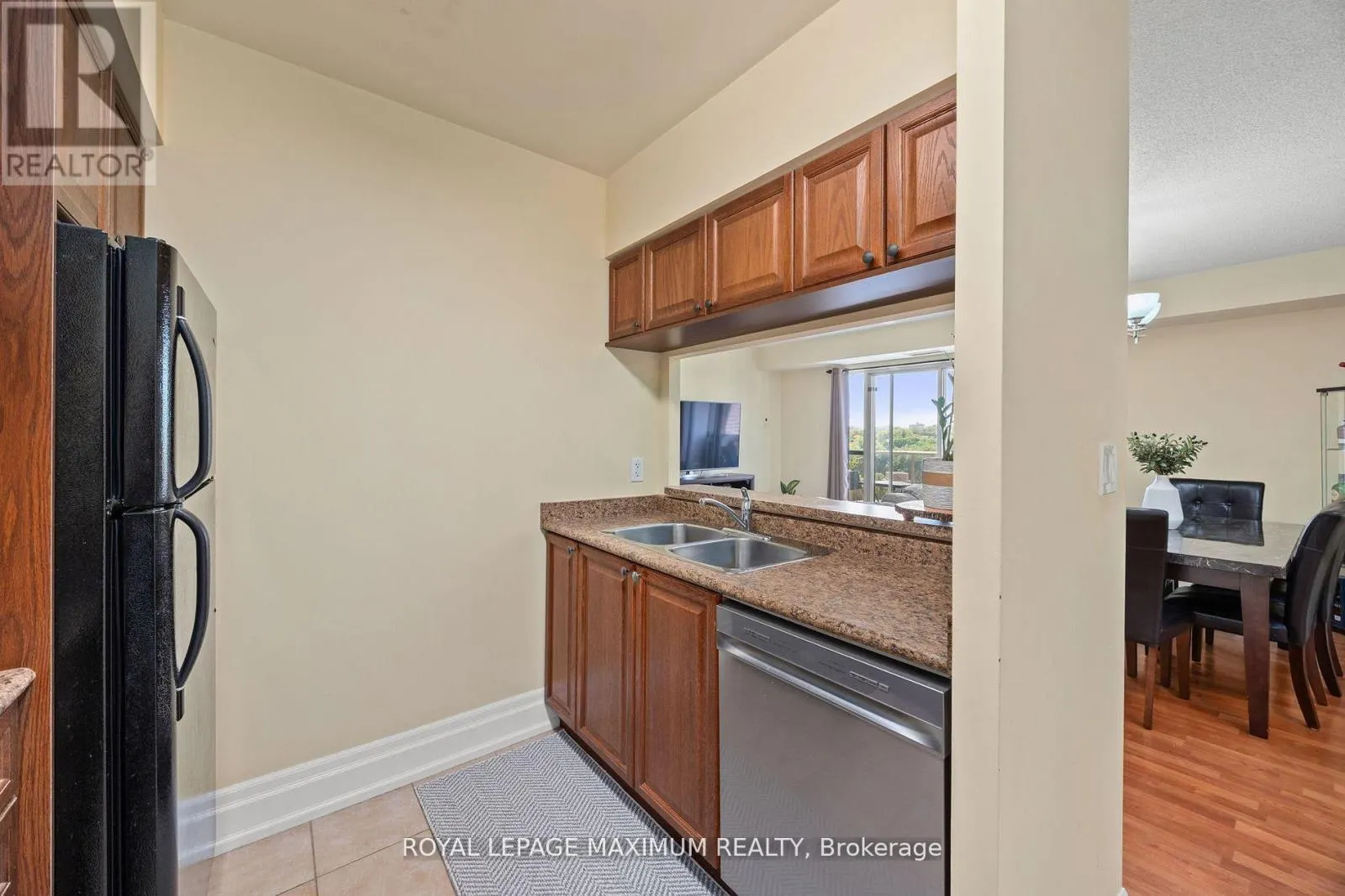 807 - 2088 LAWRENCE AVENUE W